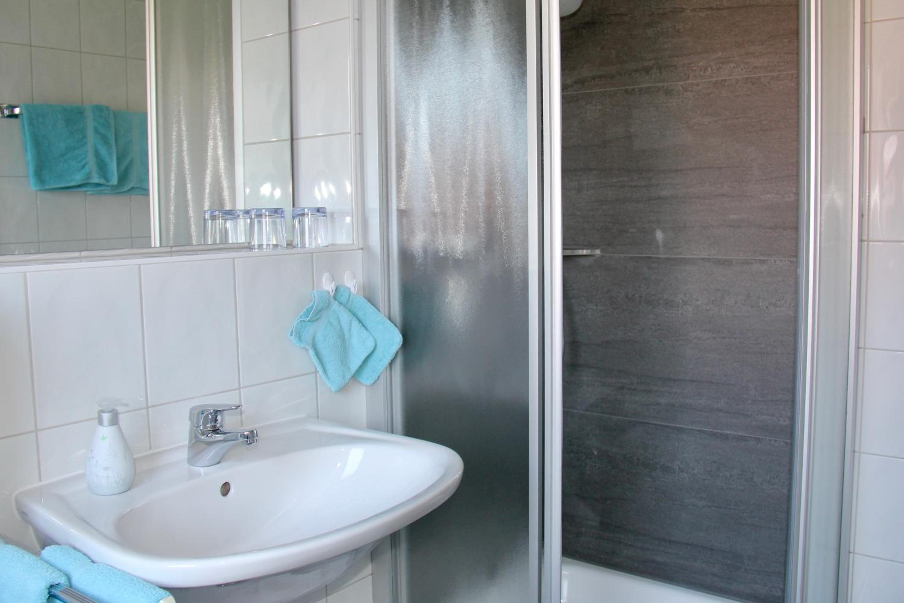 Double Room with Balcony - Photo 6
