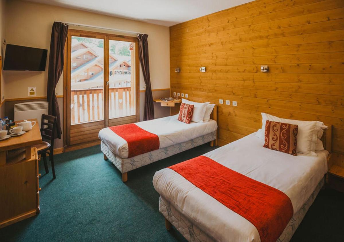 Twin Room with Mountain View - Photo 1