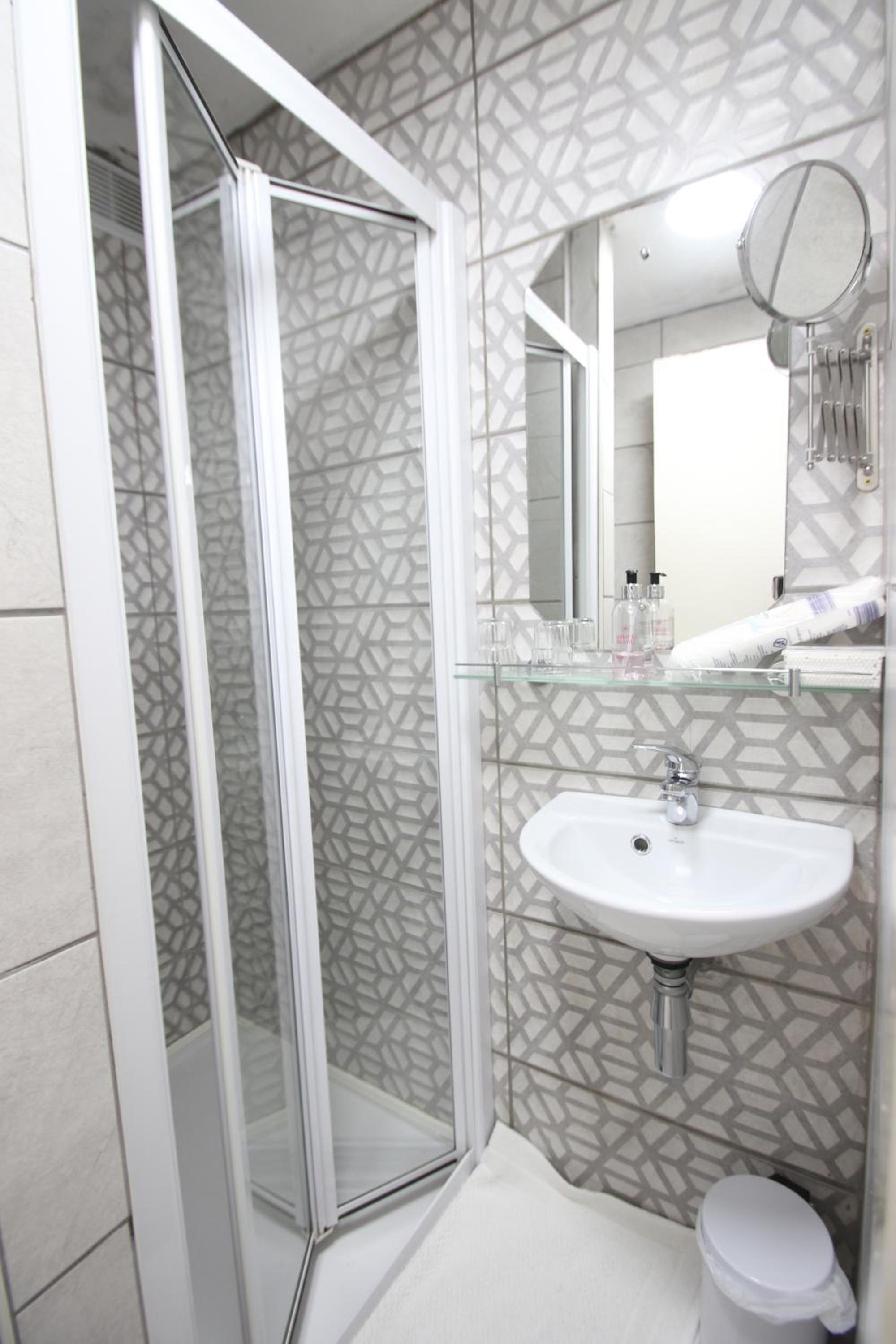 Apartment - Split Level - Photo 16