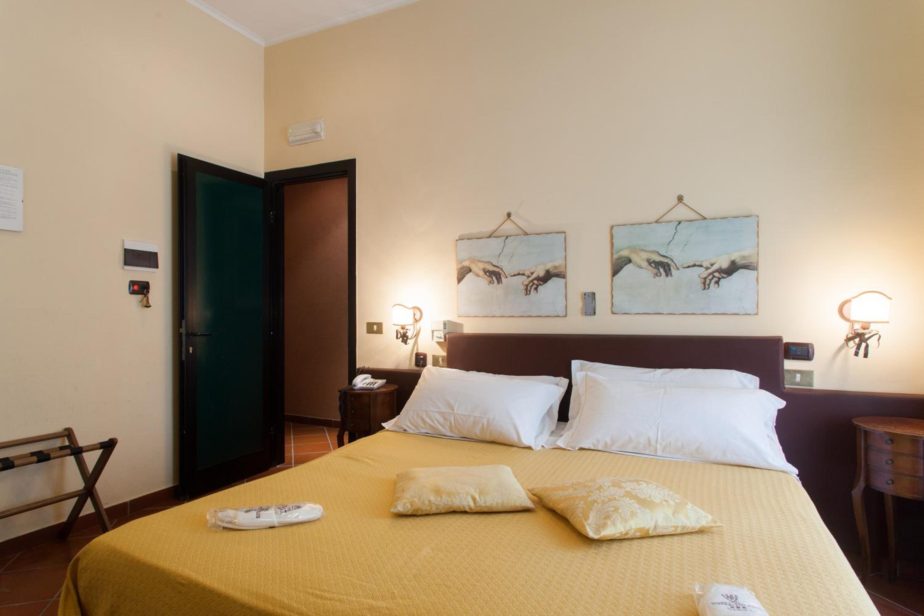 Double or Twin Room - Photo 12