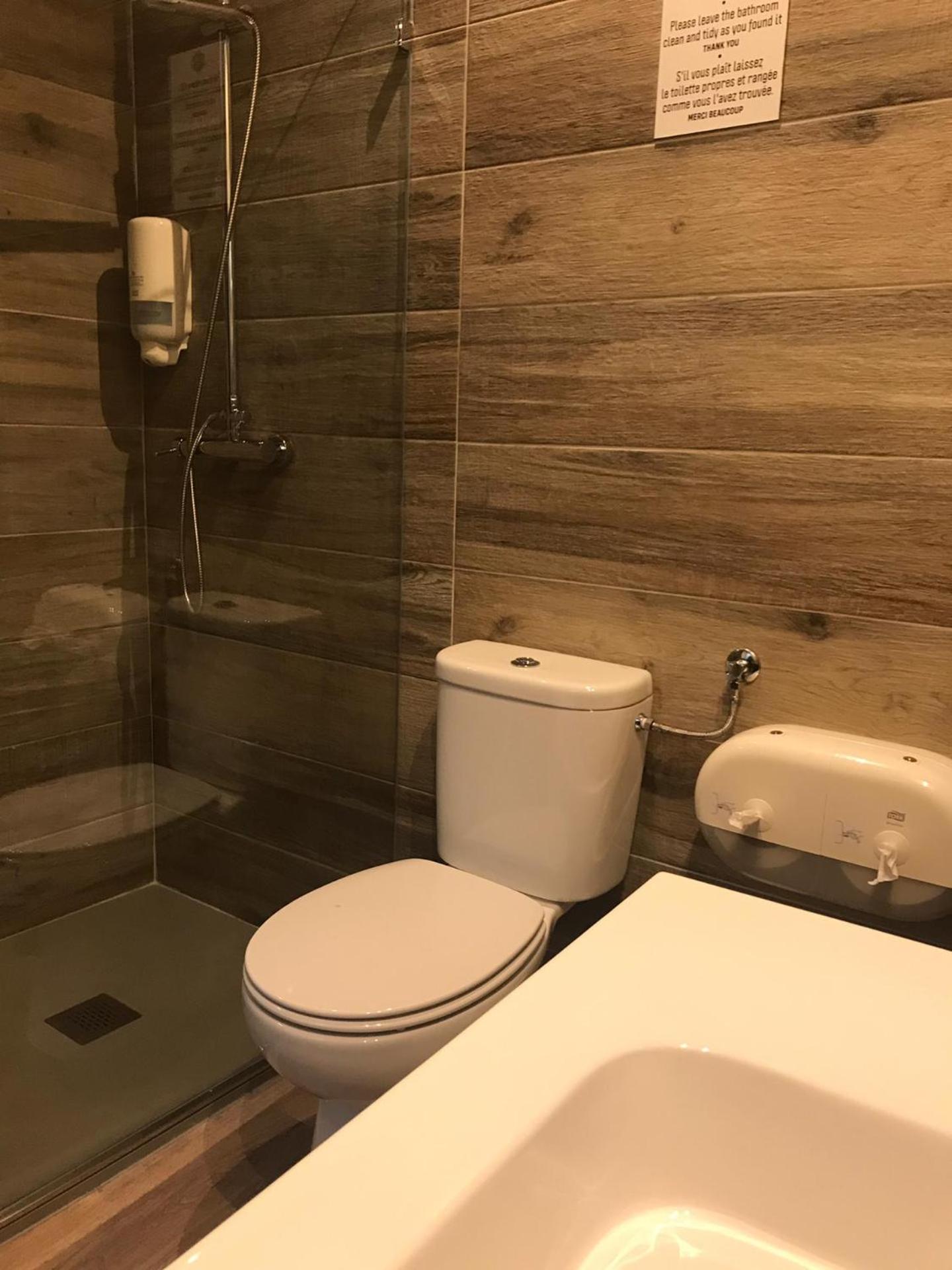Double Room with Shared Bathroom photo 3