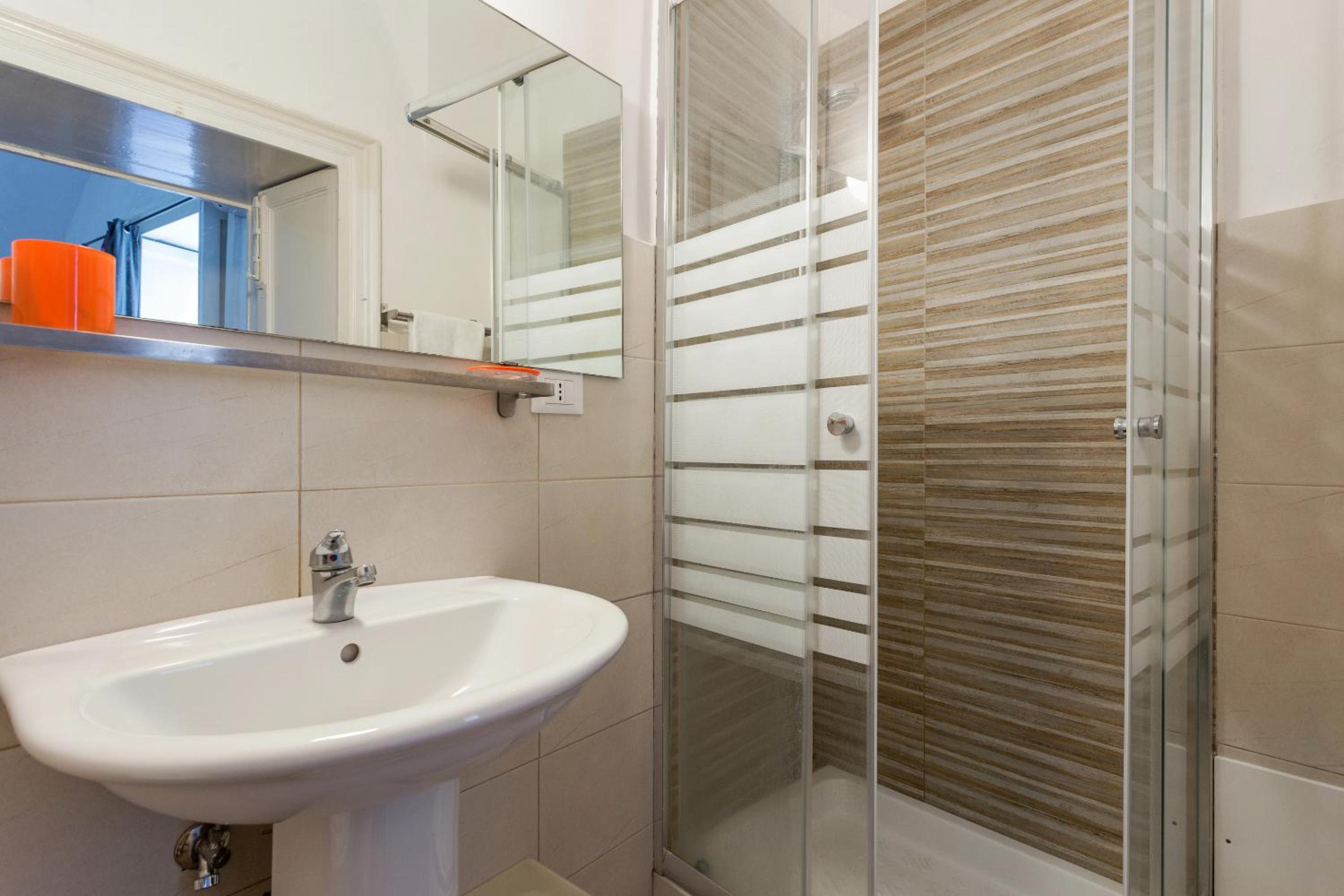 Double or Twin Room - Photo 10