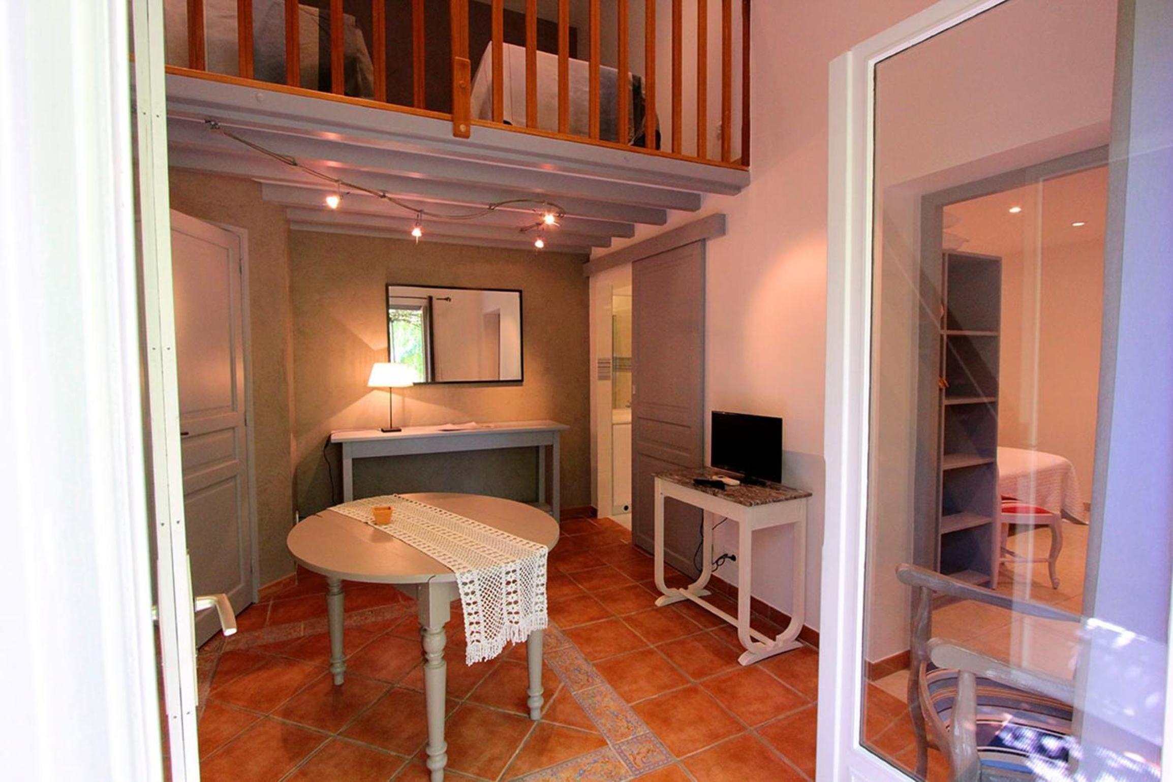 Family Room with Garden View photo 2