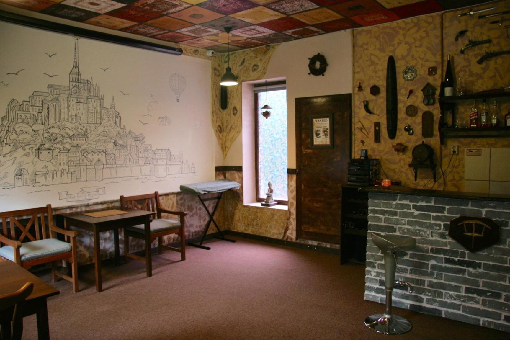 Superior Family Room photo 2