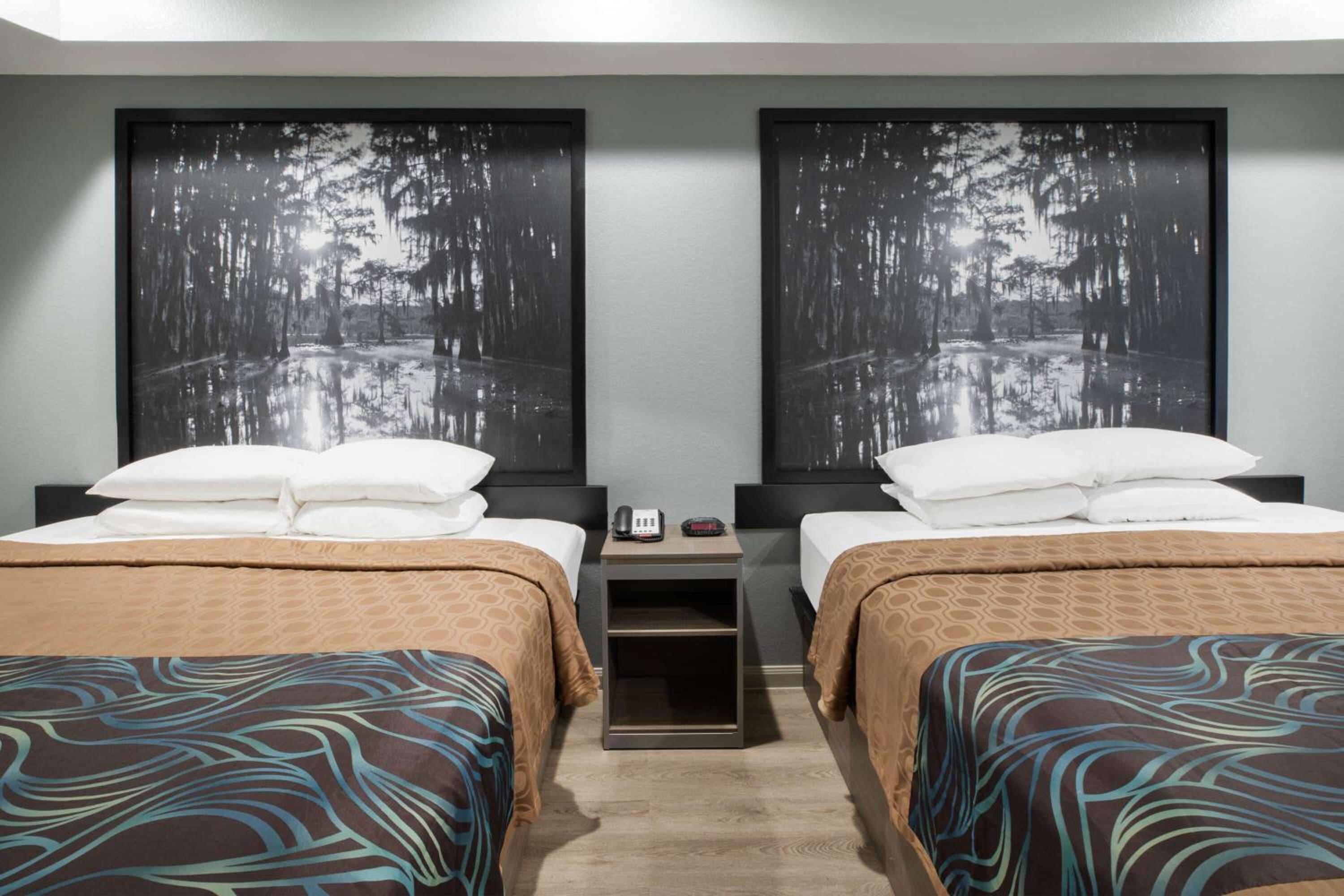 King Room with Two King Beds - Non-Smoking - Photo 10