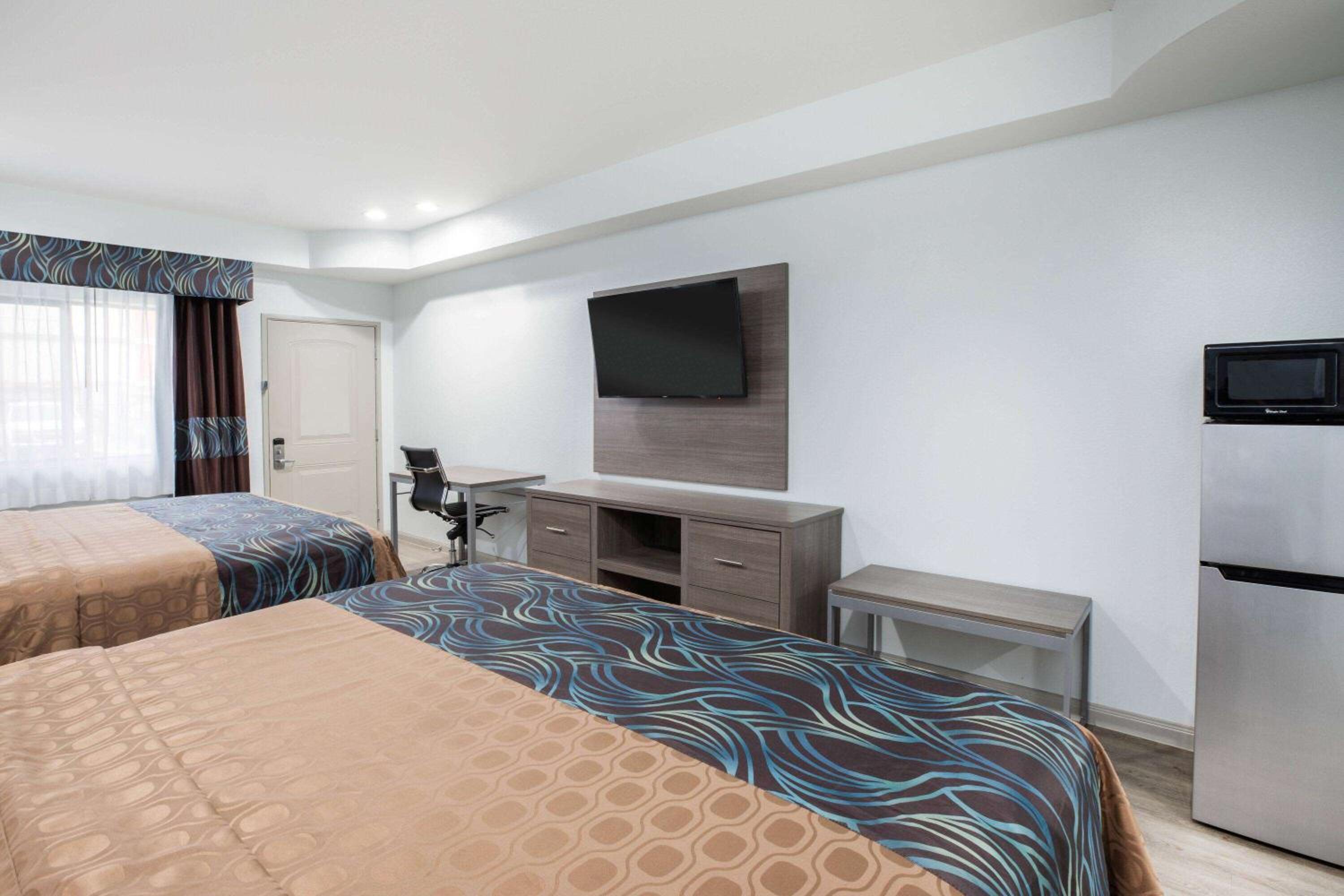 King Room with Two King Beds - Non-Smoking - Photo 11