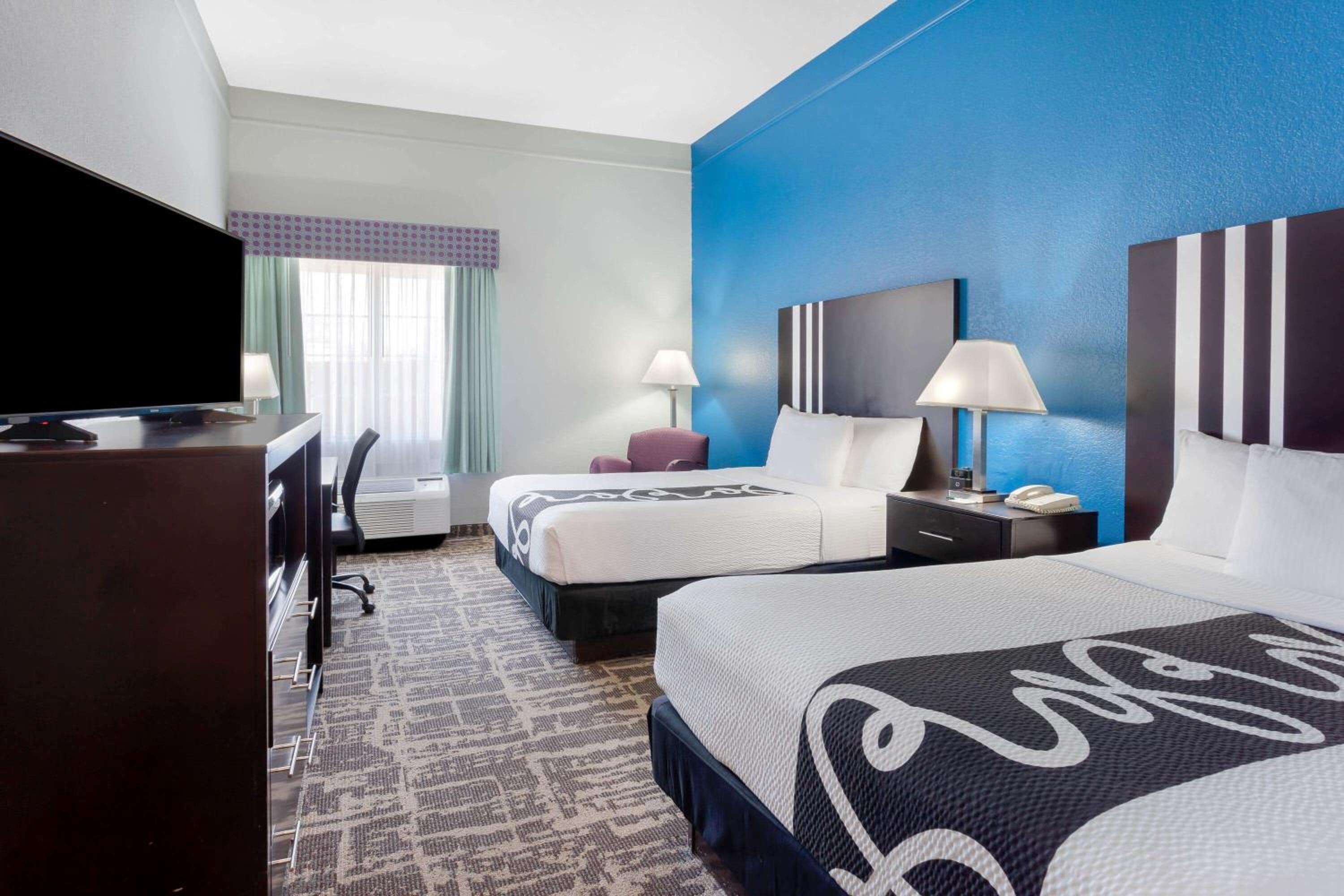 Deluxe Double Room with Two Double Beds - Photo 3