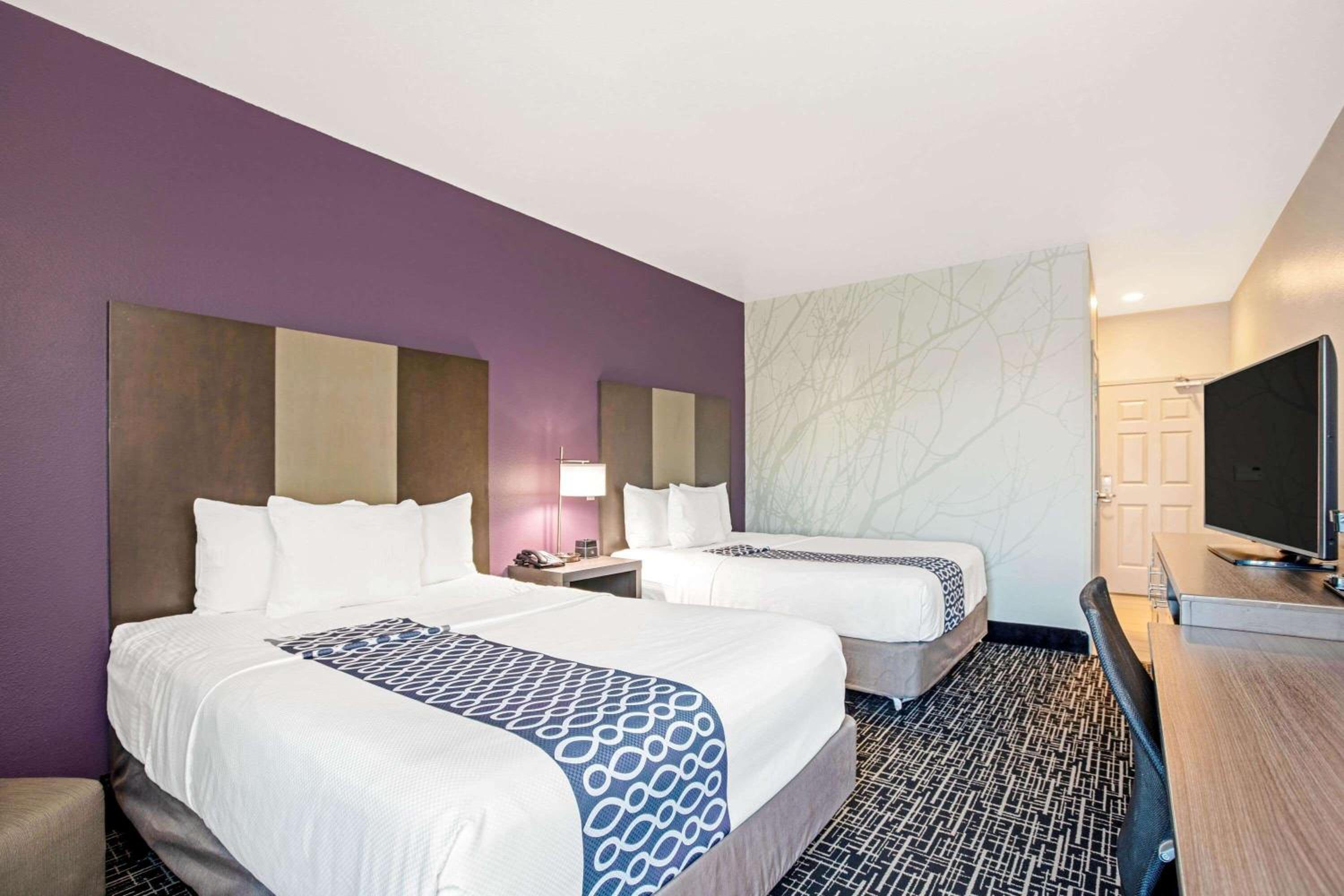 Queen Room with Two Queen Beds and Roll-in Shower - Mobility/Hearing Accessible - Non-Smoking