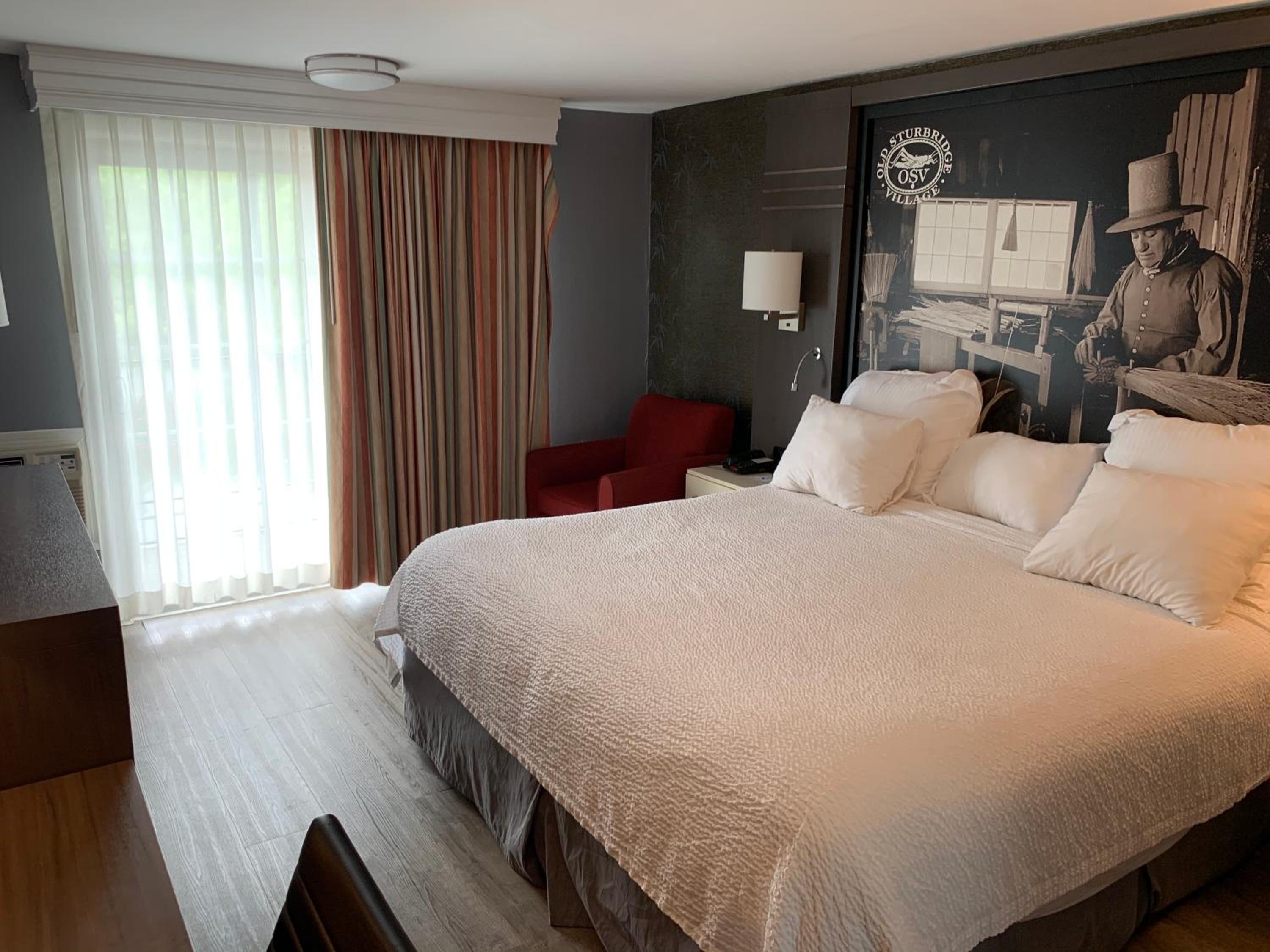 King Room with Lake View - Smoking - Photo 5