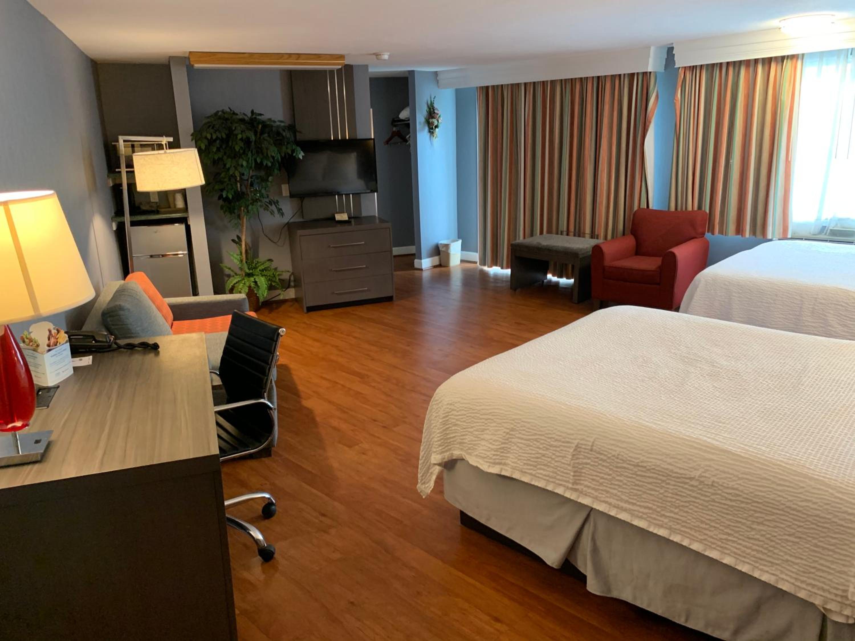 Studio Suite with Two Queen Beds - Non-Smoking - Photo 3