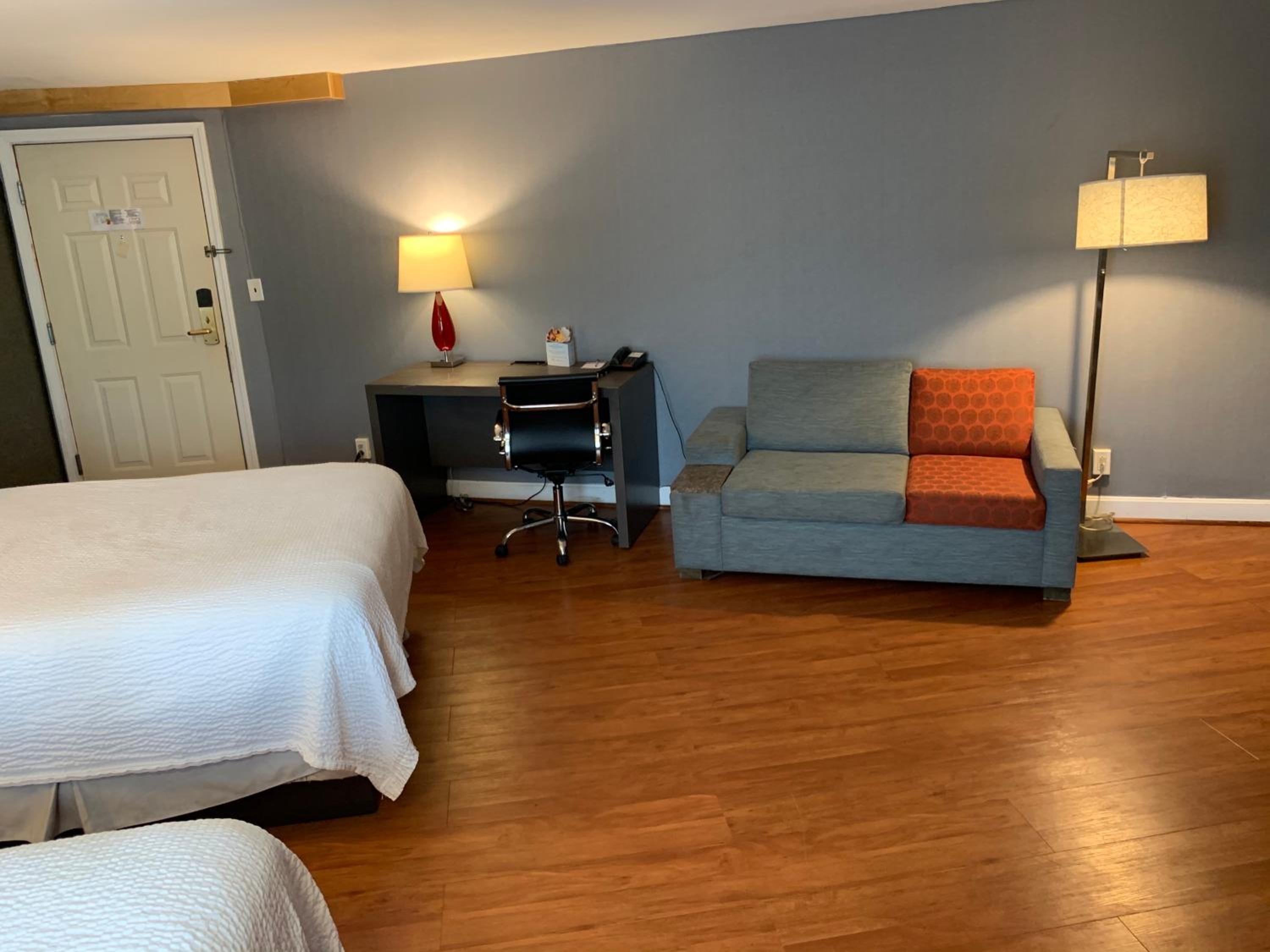 Studio Suite with Two Queen Beds - Non-Smoking - Photo 2