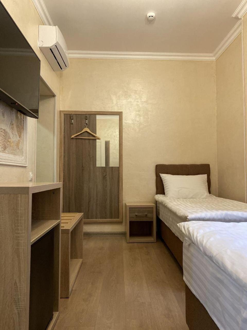 Twin Room with Private Bathroom photo 3