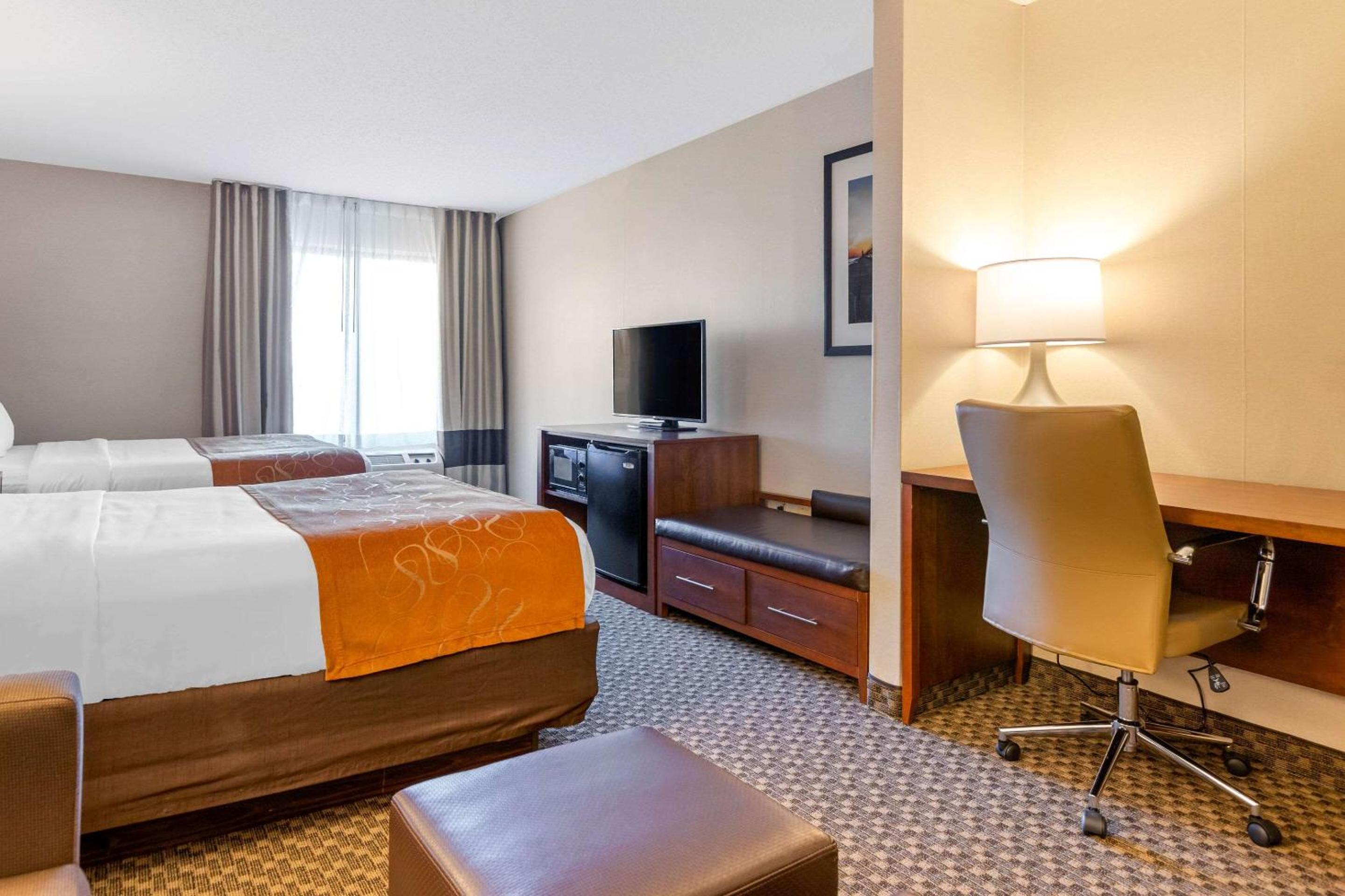 Queen Suite with 2 Queen Beds - Non-Smoking - Photo 6