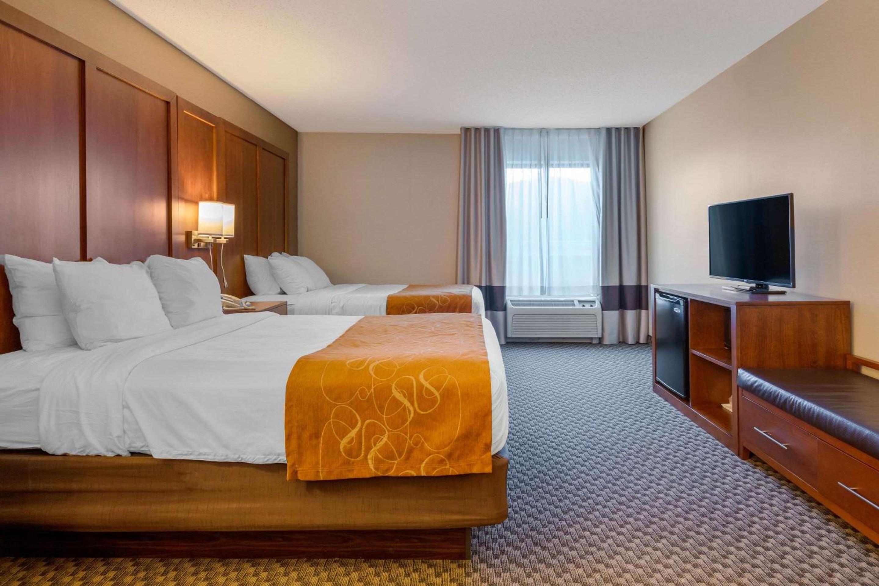 Queen Suite with 2 Queen Beds - Non-Smoking - Photo 2