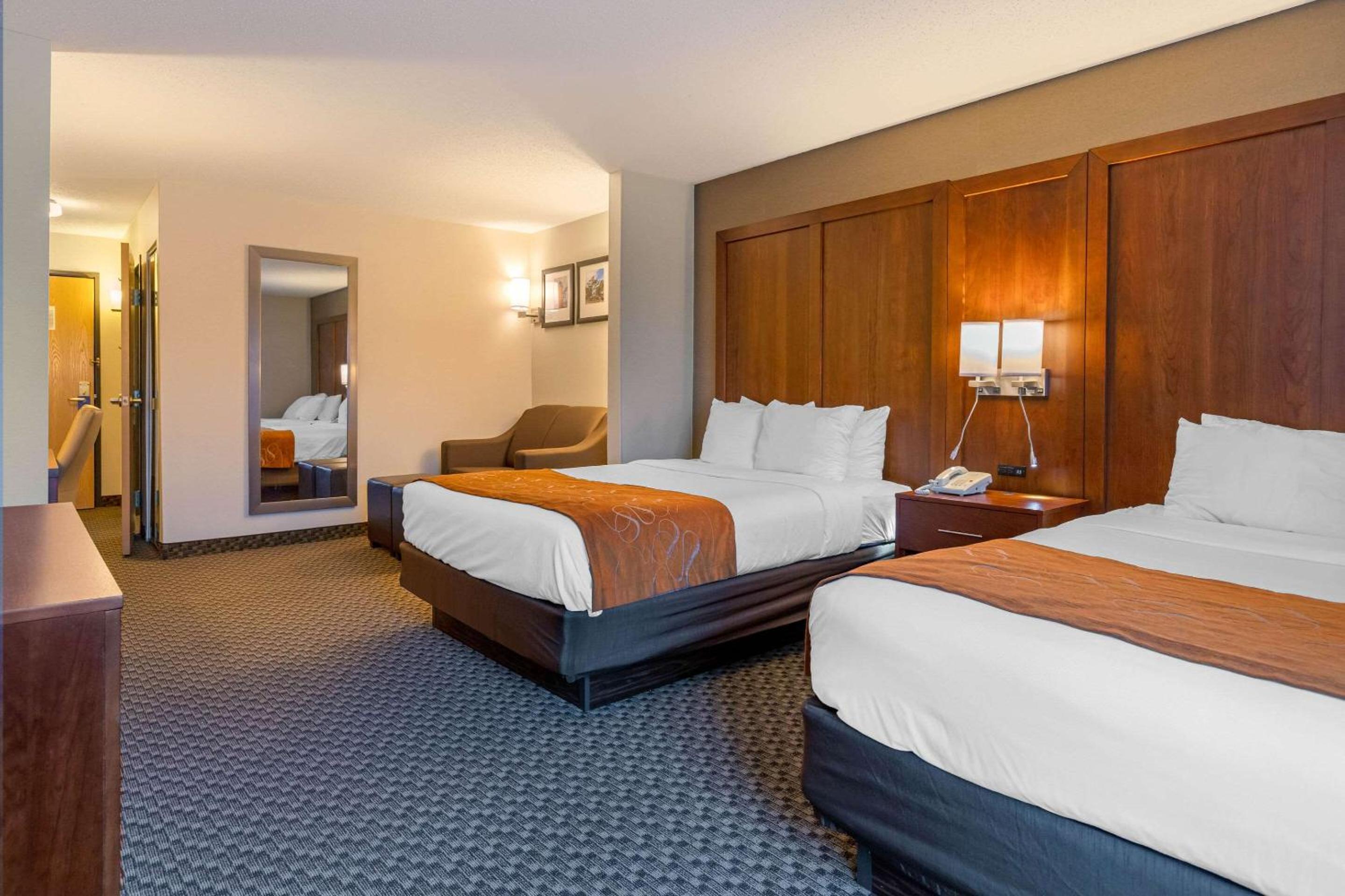 Queen Suite with 2 Queen Beds - Non-Smoking - Photo 4
