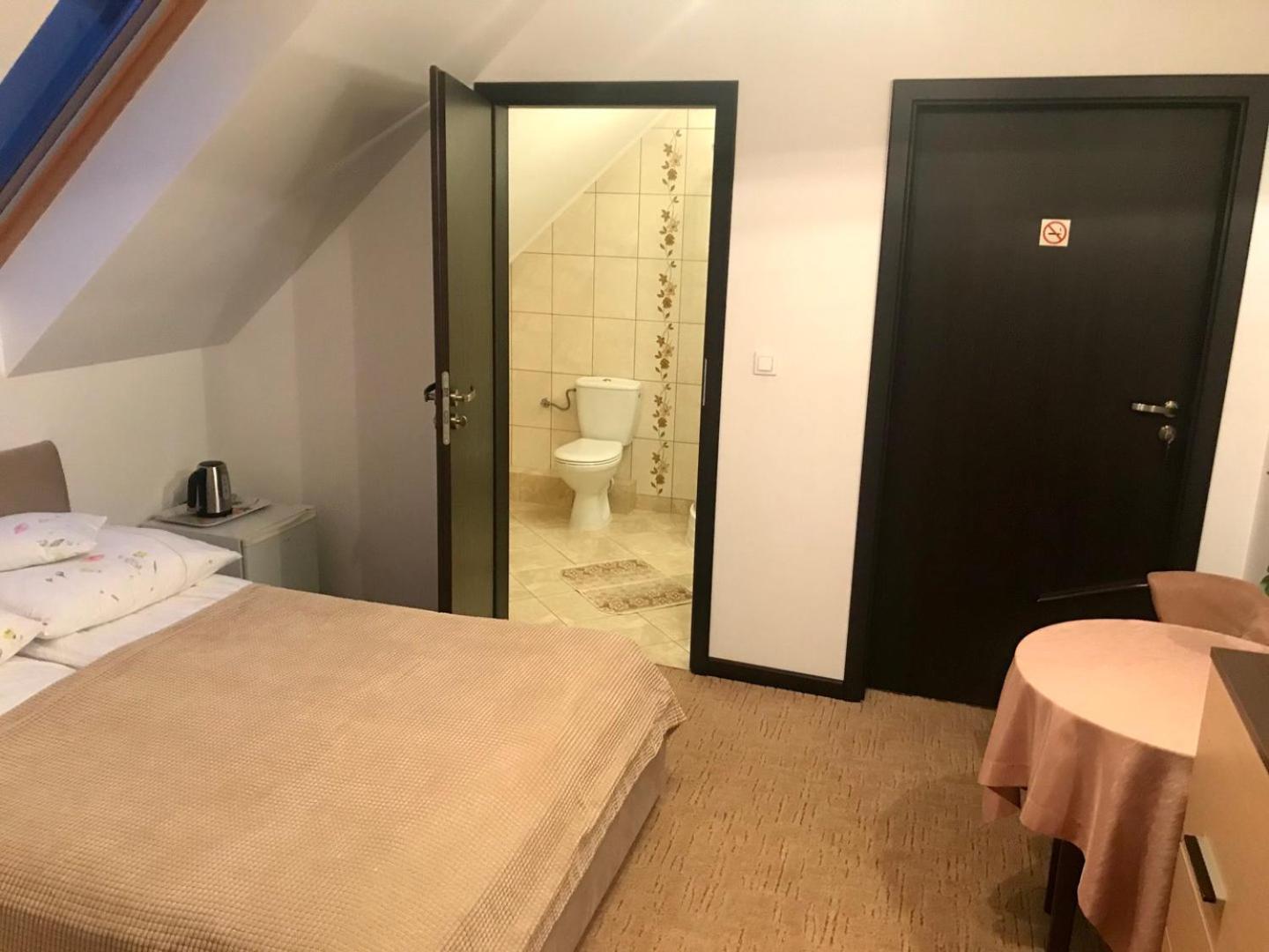 Triple Room with Private Bathroom - Photo 6