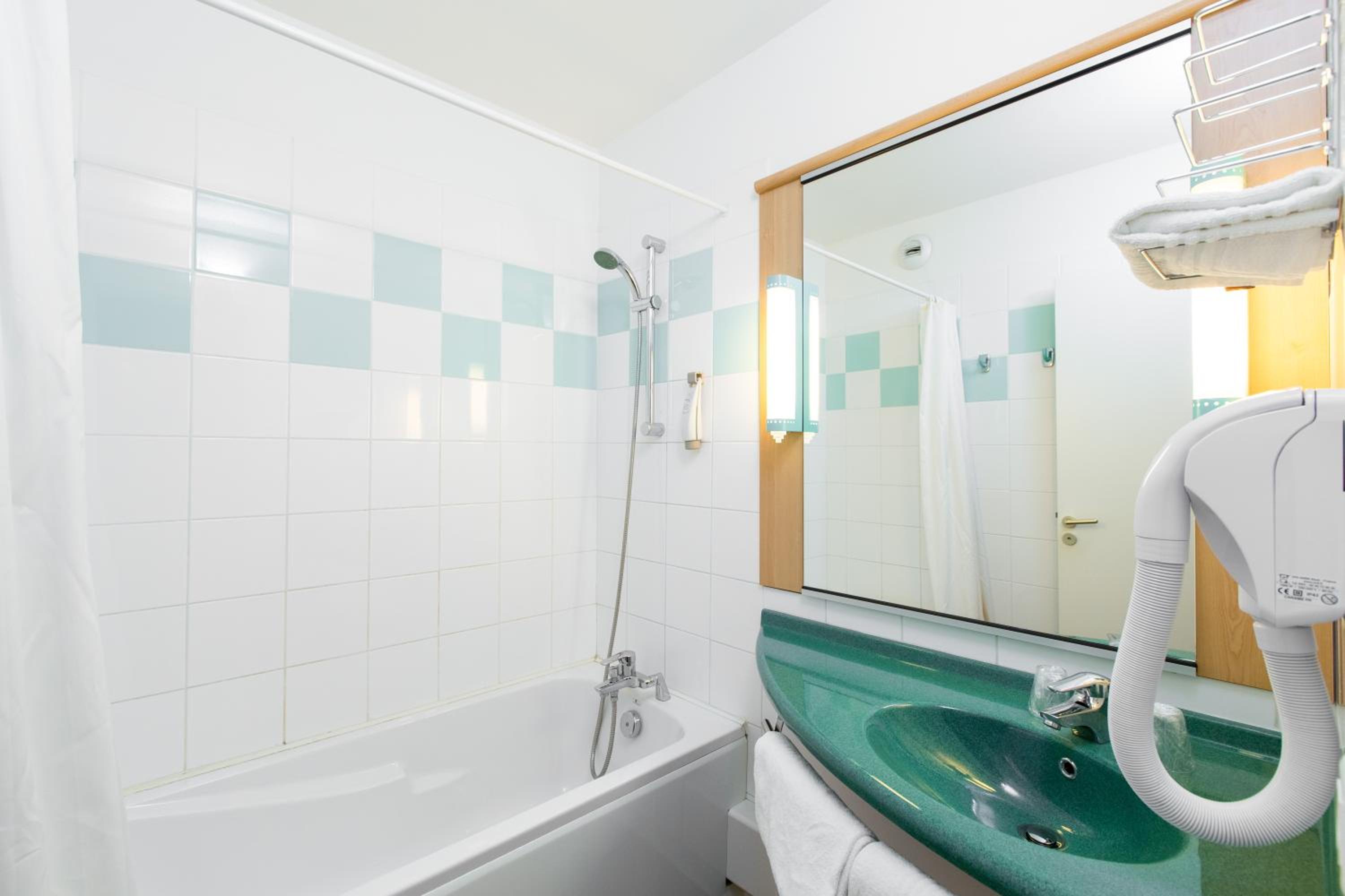 Standard Double Room - Photo 2