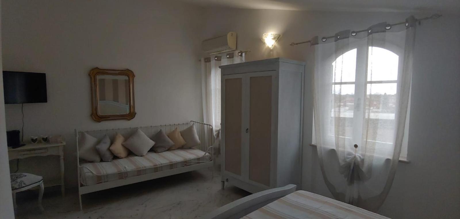 Triple Room with Shared Bathroom photo 2