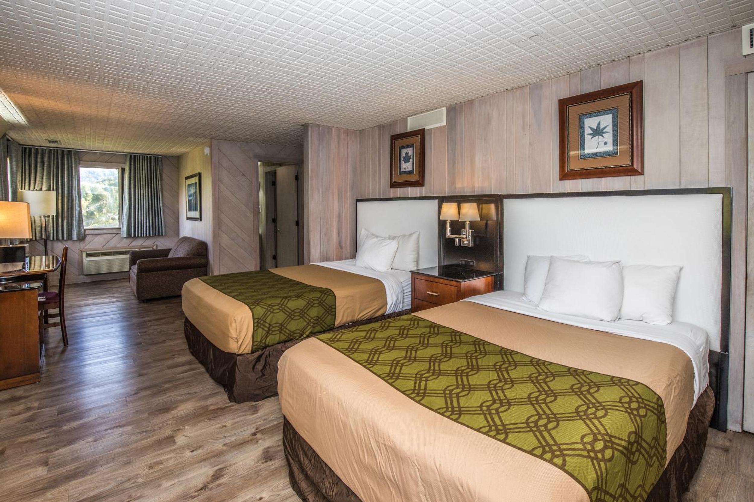 Standard Room with Two Double Beds - Photo 4