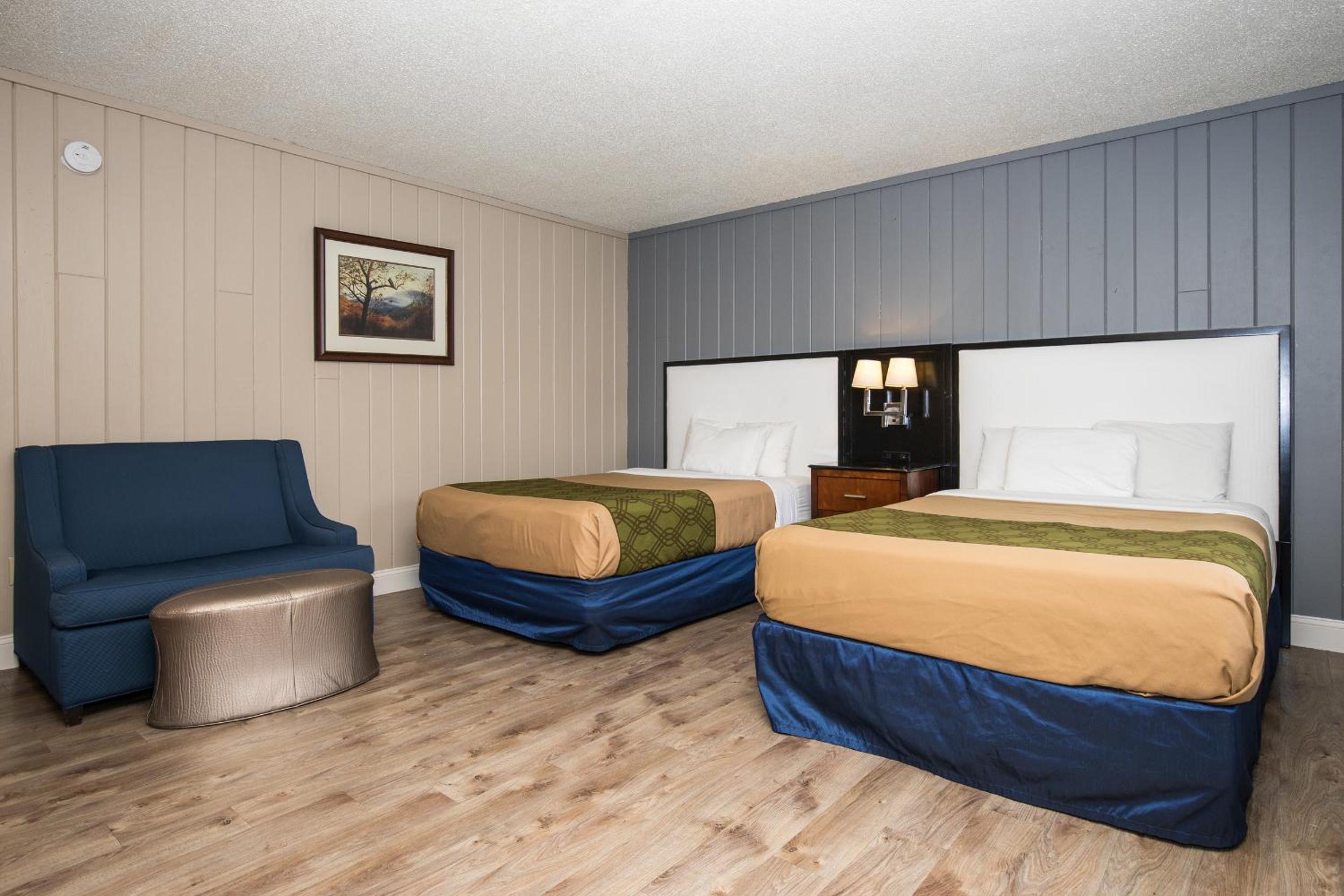 Standard Room with Two Double Beds - Photo 1