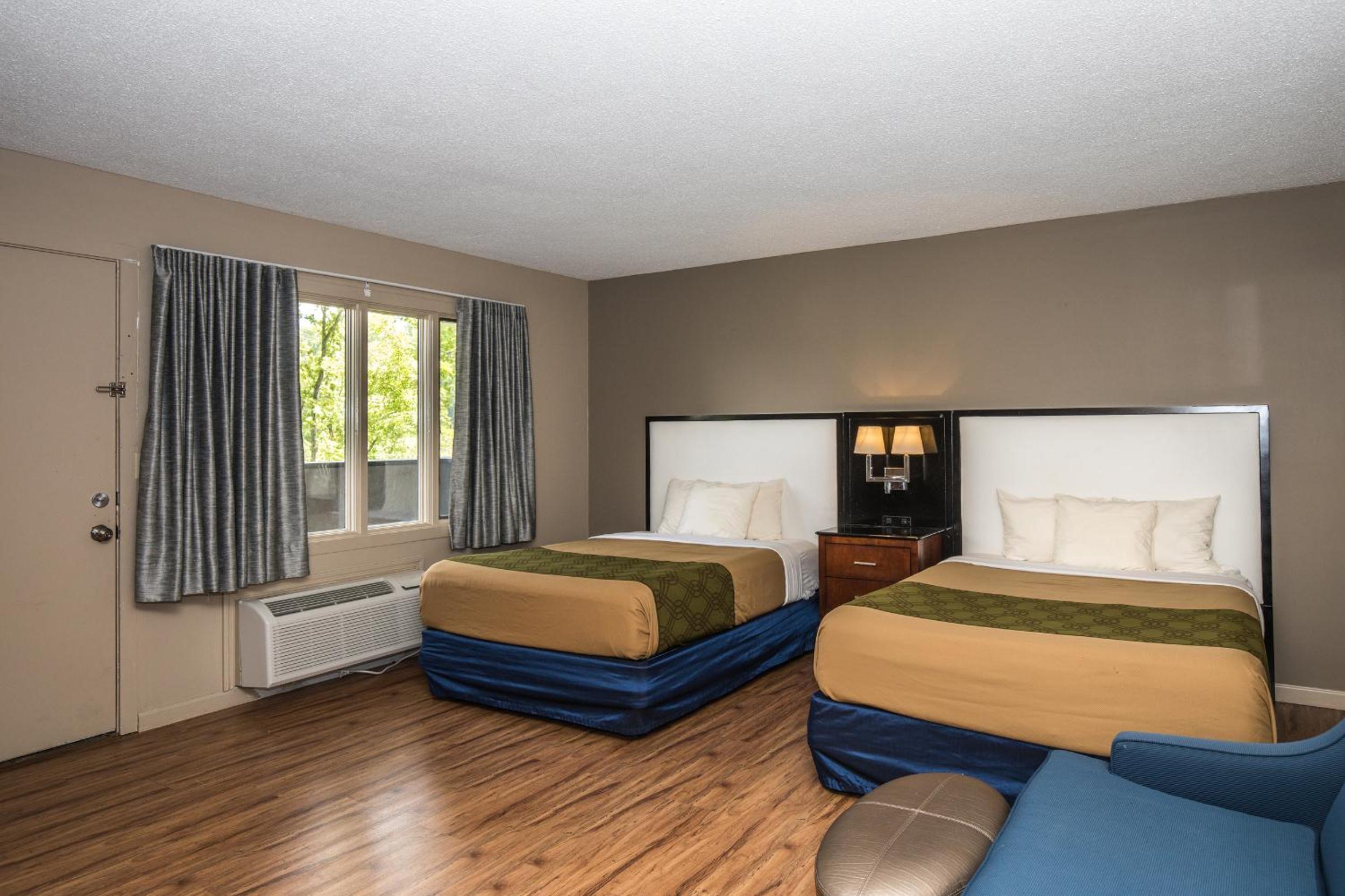 Standard Room with Two Double Beds - Photo 2
