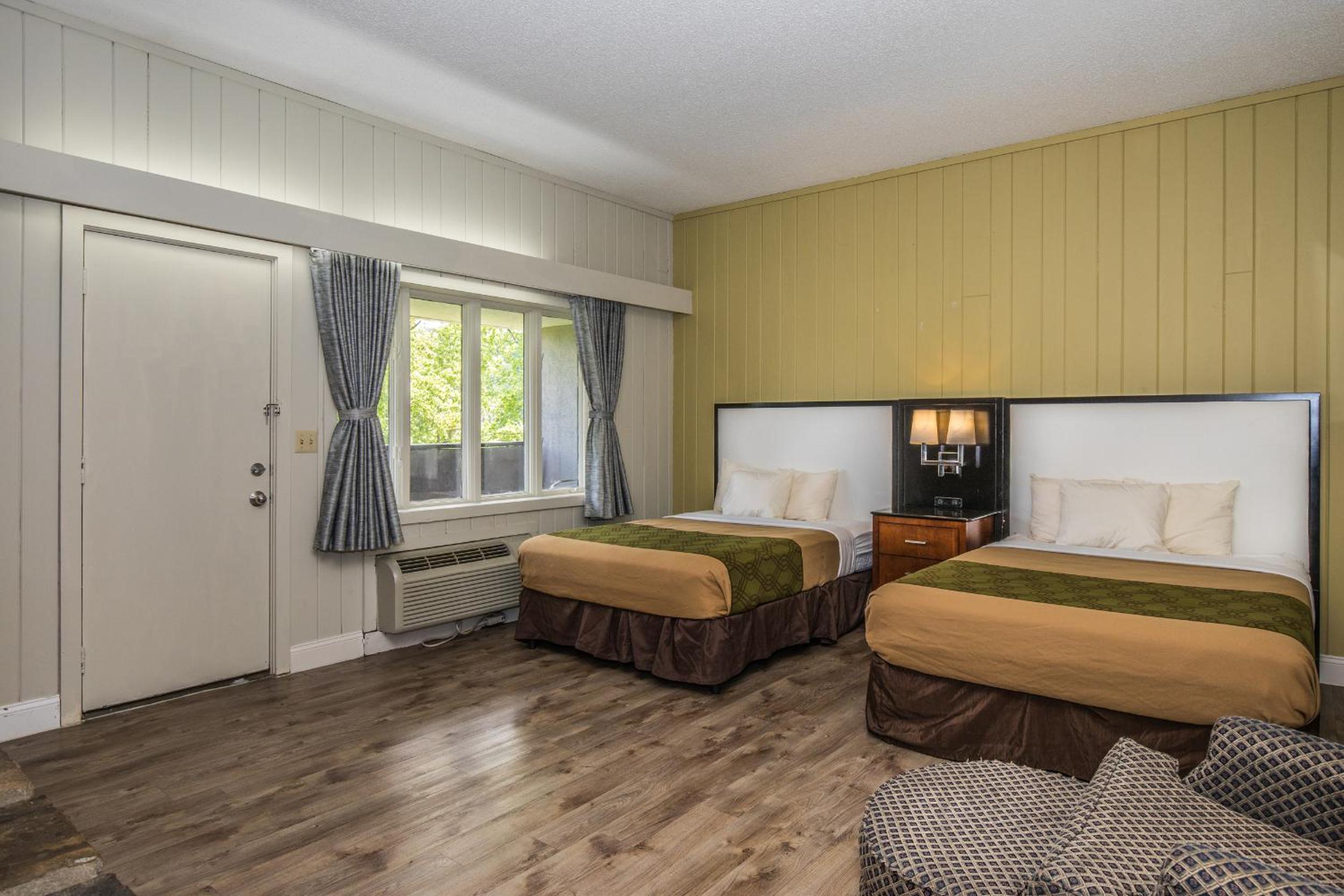 Two Double Beds with Mountain View and E-Fireplace photo 2