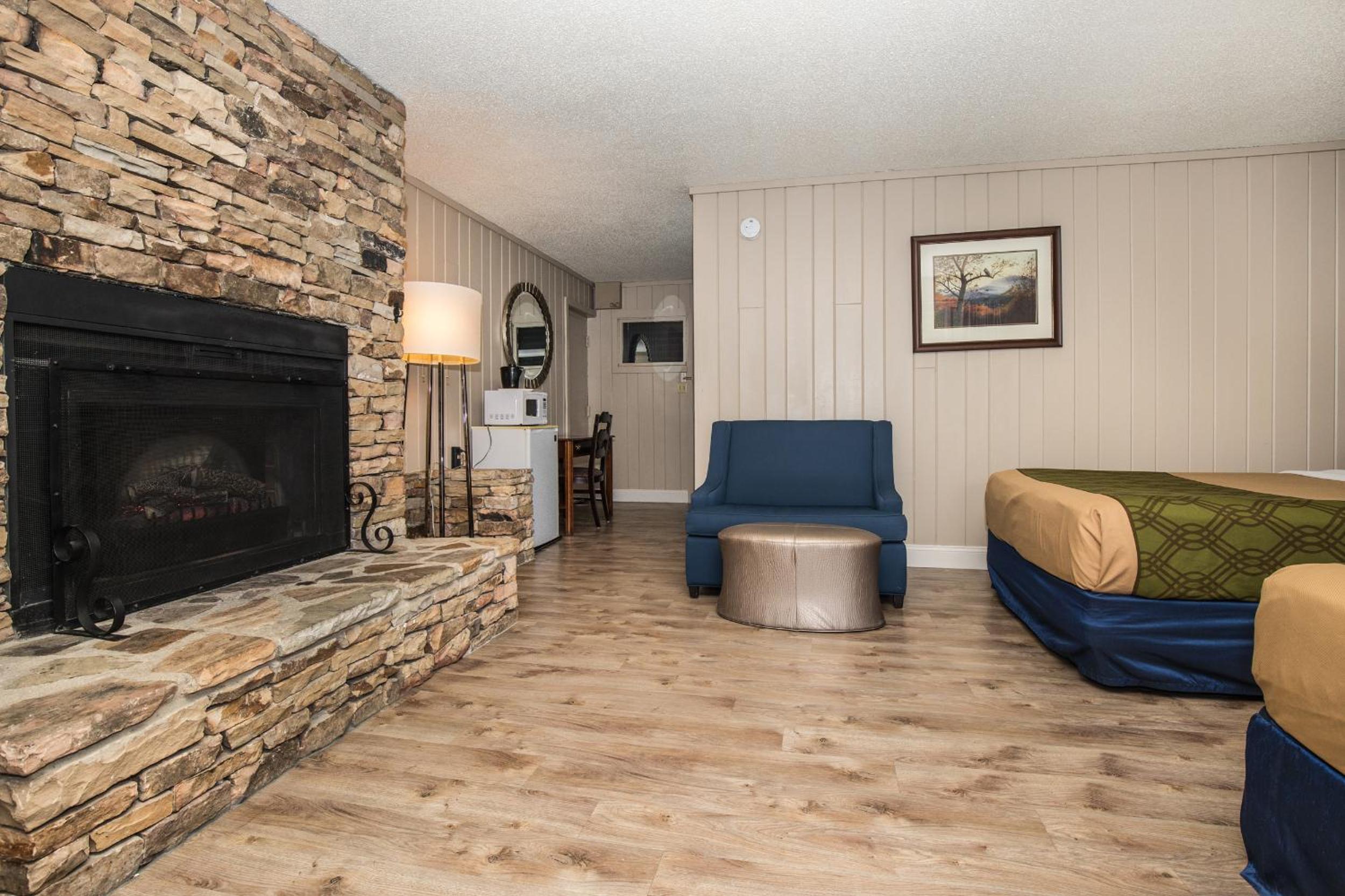 Two Double Beds with Mountain View and E-Fireplace photo 3
