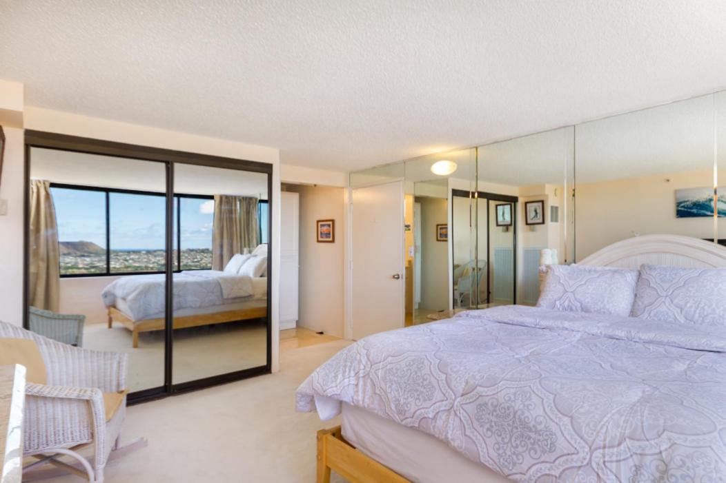 2 Bedroom Penthouse w/Ocean Views: hotel room photo