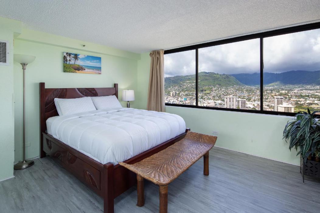 2 Bedroom Penthouse w/Ocean Views: Penthouse Apartment photo
