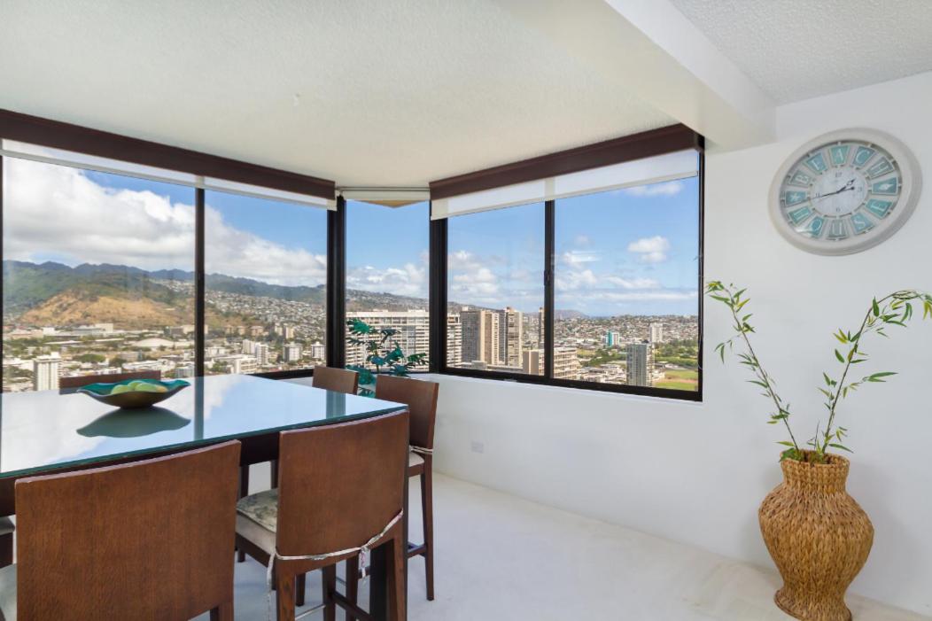 2 Bedroom Penthouse w/Ocean Views: Penthouse Apartment photo