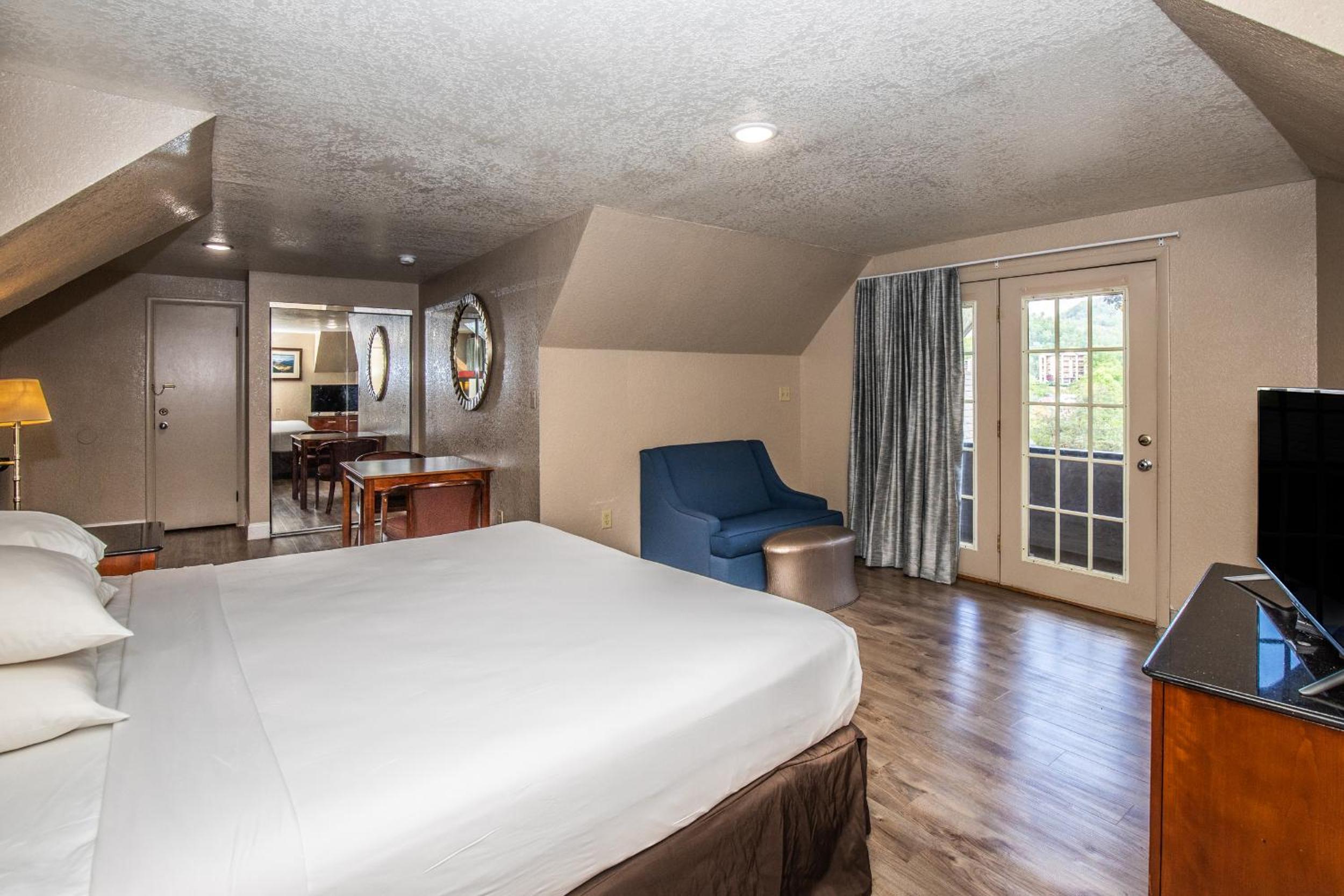 King Room with Mountain View - Photo 9