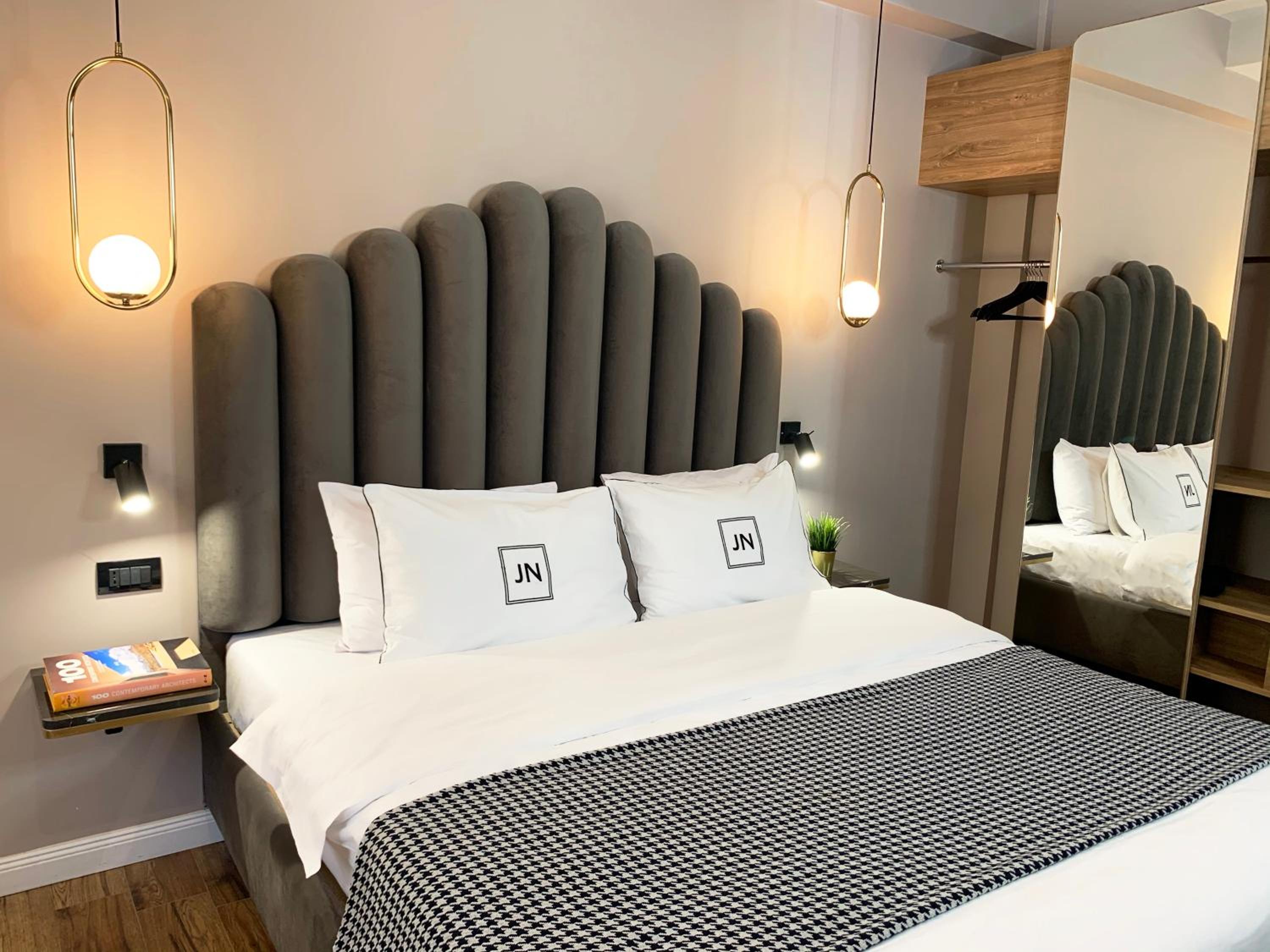 Deluxe Double Room - Photo 11