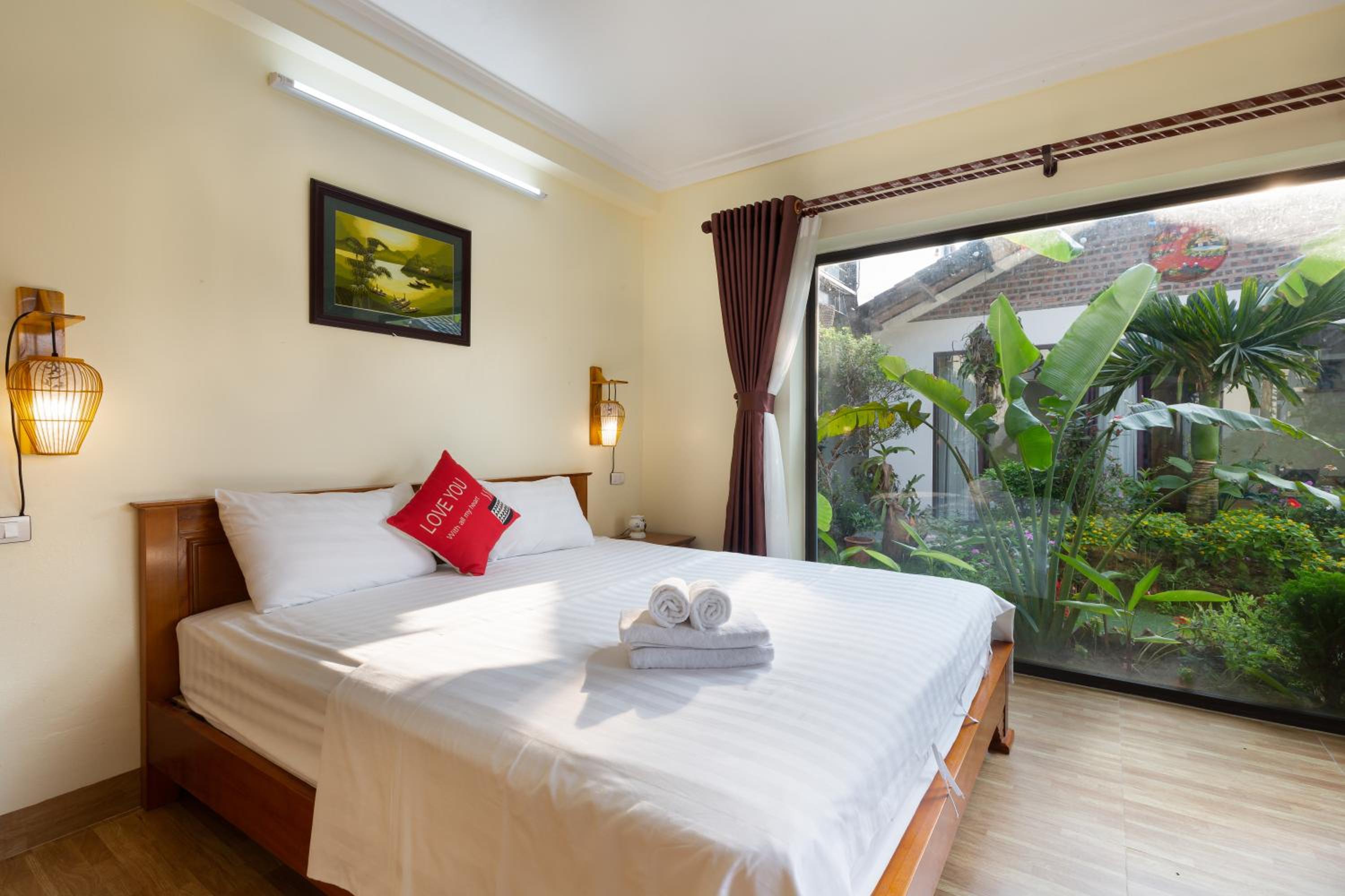 Deluxe King Room photo 2
