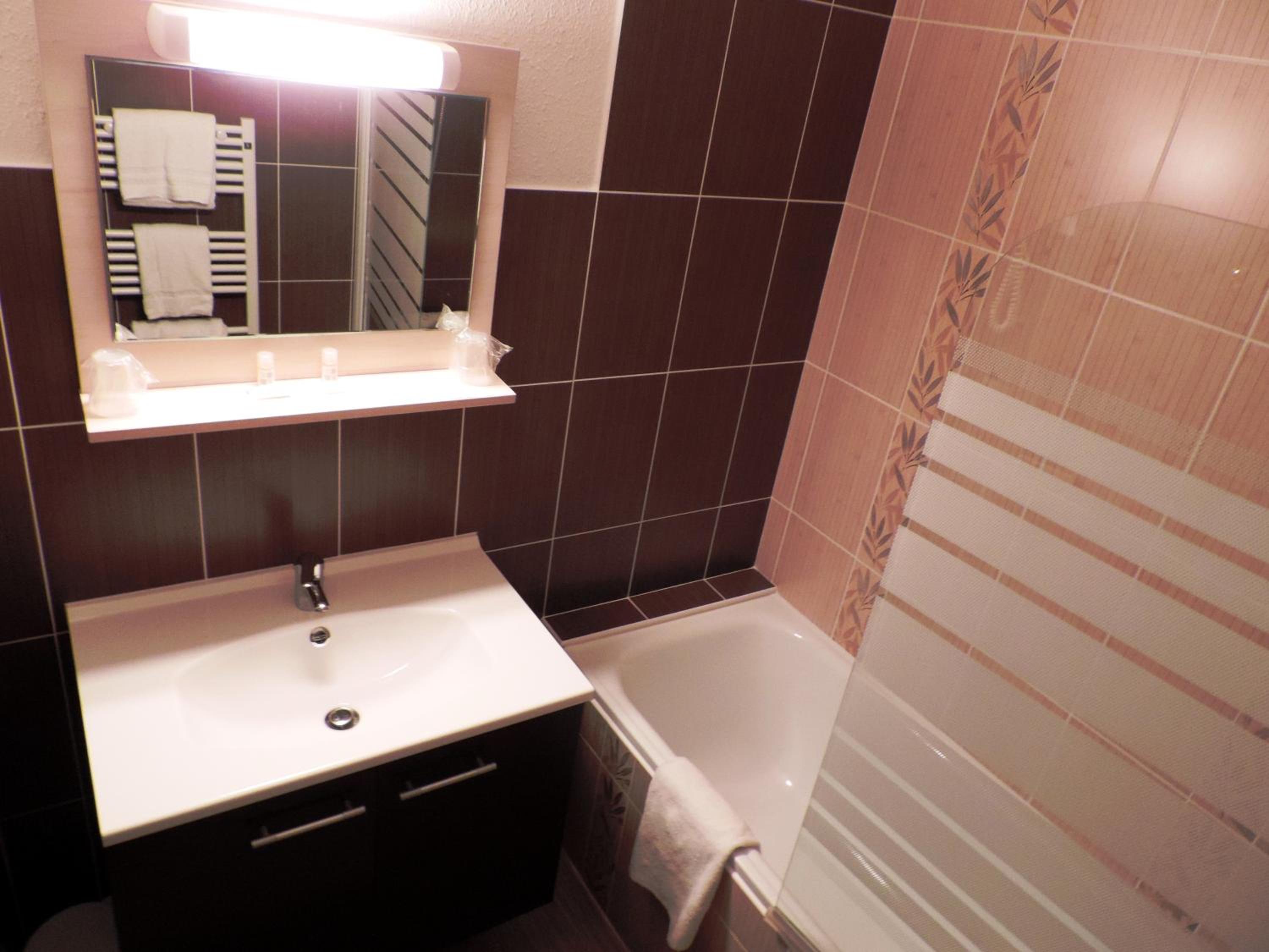 Double Room - Photo 6