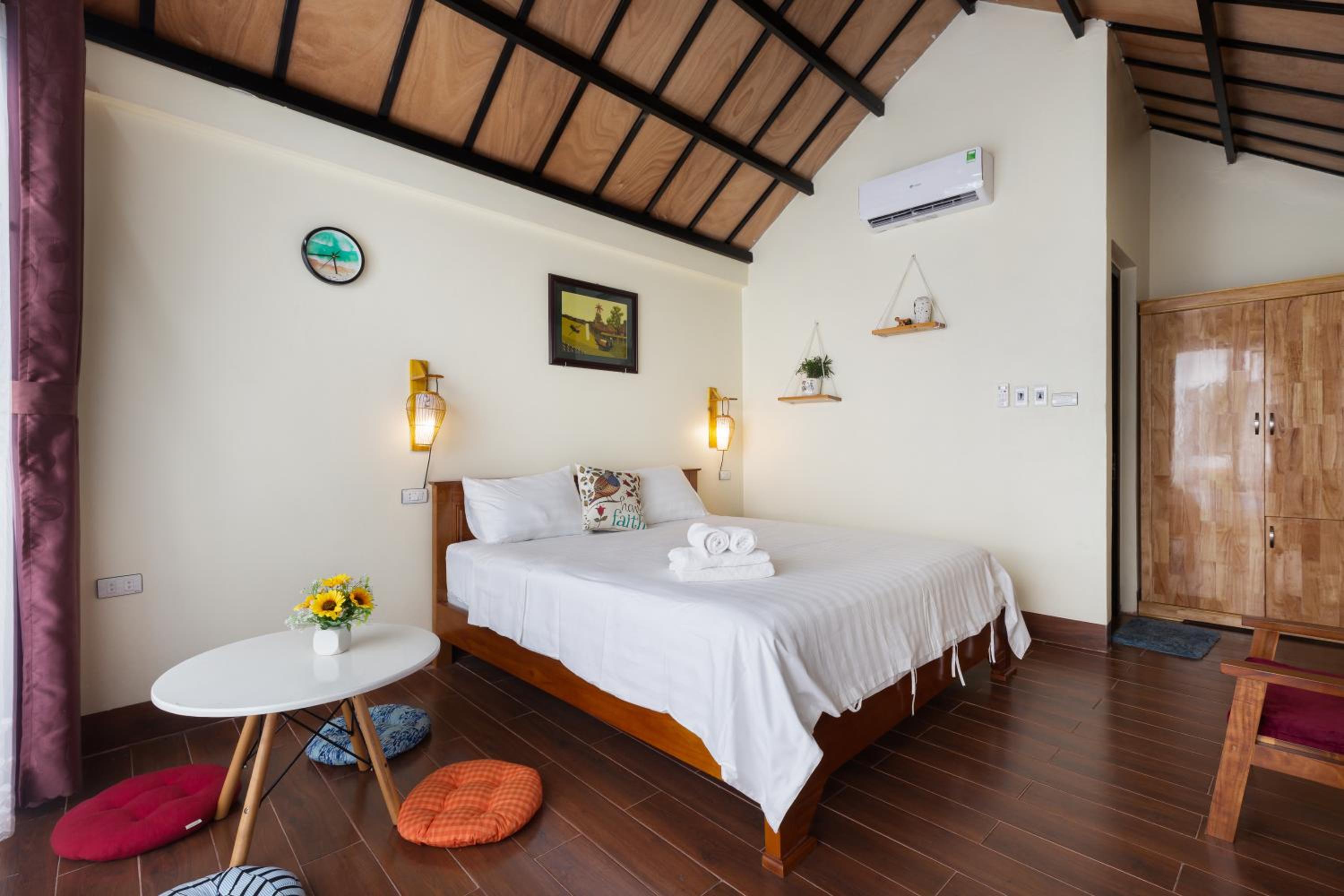 Deluxe Bungalow photo 2