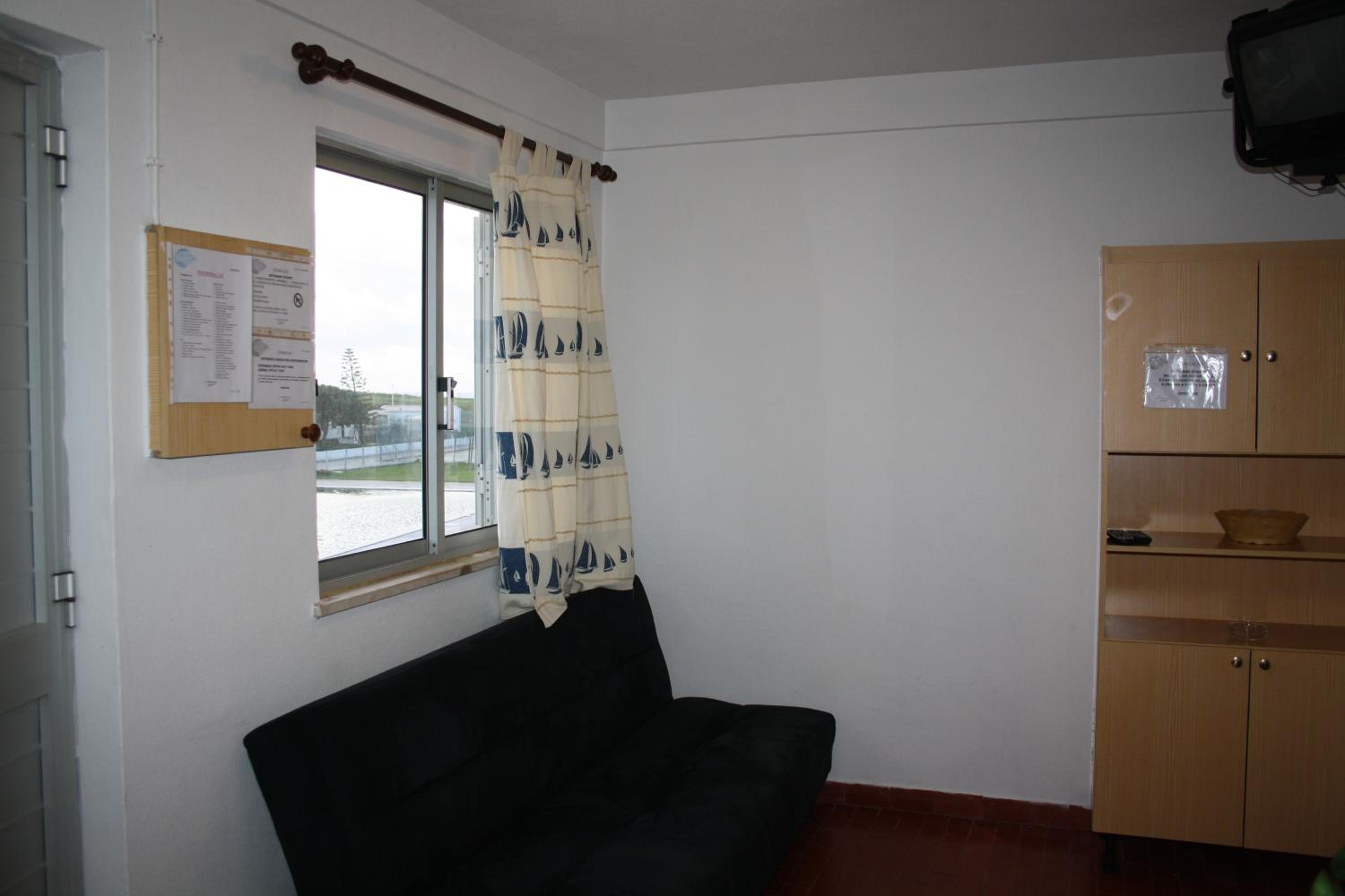 One-Bedroom Bungalow - Photo 5