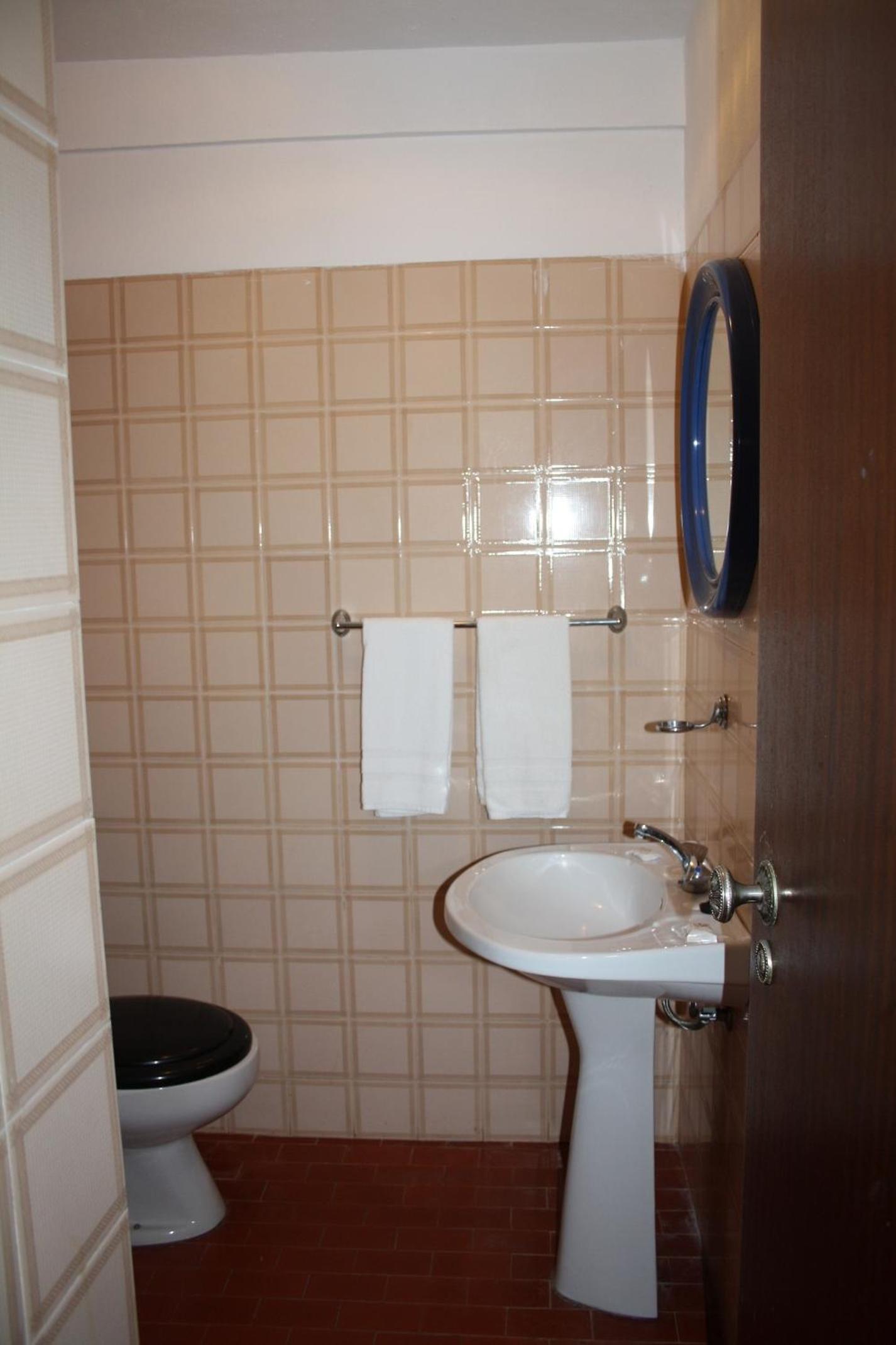 One-Bedroom Bungalow - Photo 3