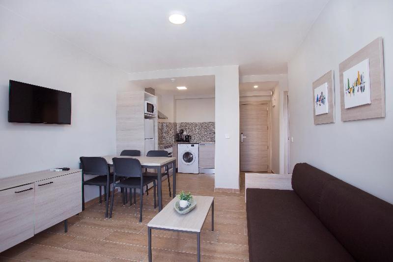 One-Bedroom Apartment (3 Adults) photo 3