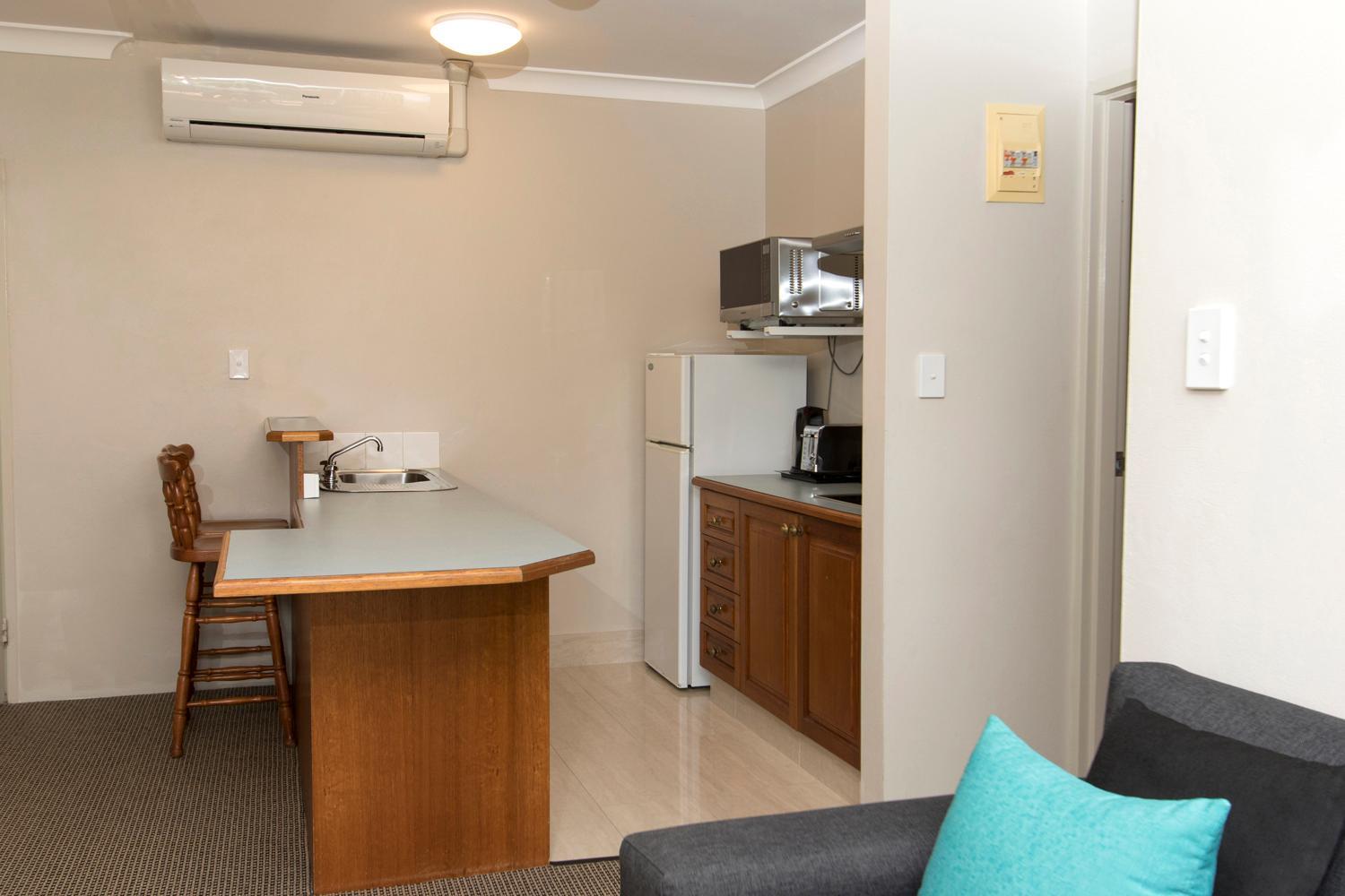 One-Bedroom Apartment - Photo 4