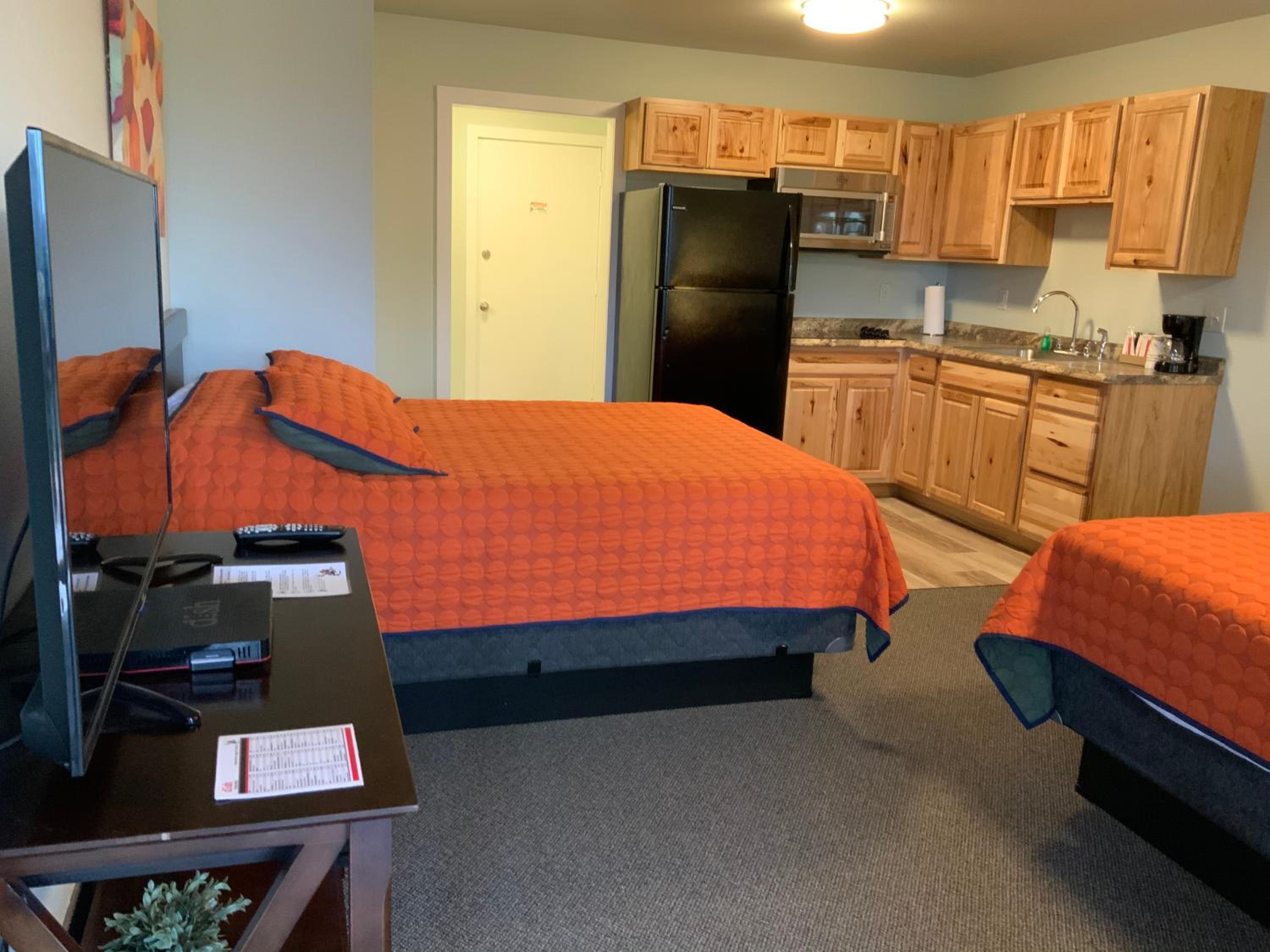 Deluxe Queen Suite