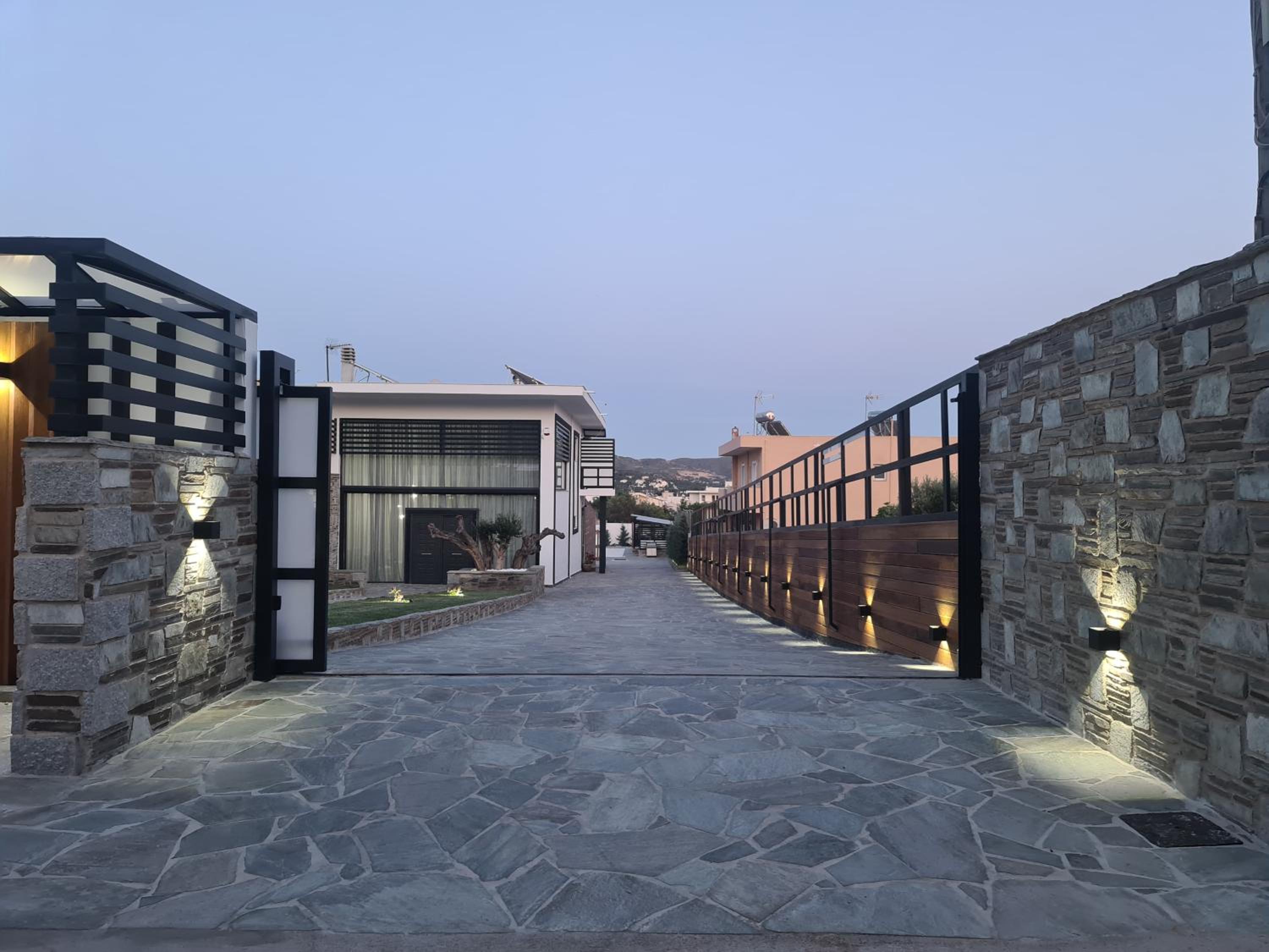 Villa with Private Pool - Photo 8