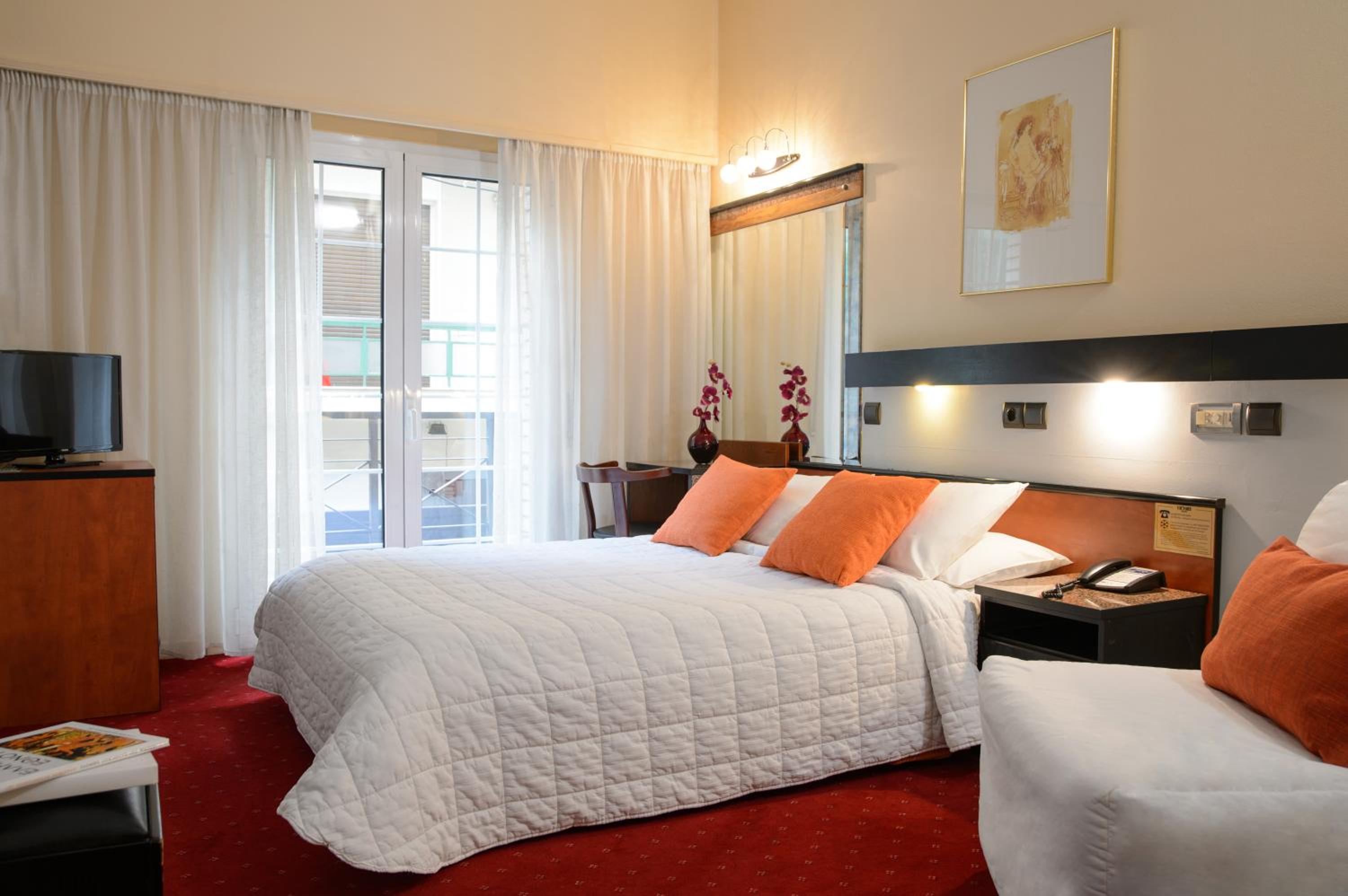 Triple Room with Small Balcony photo 1