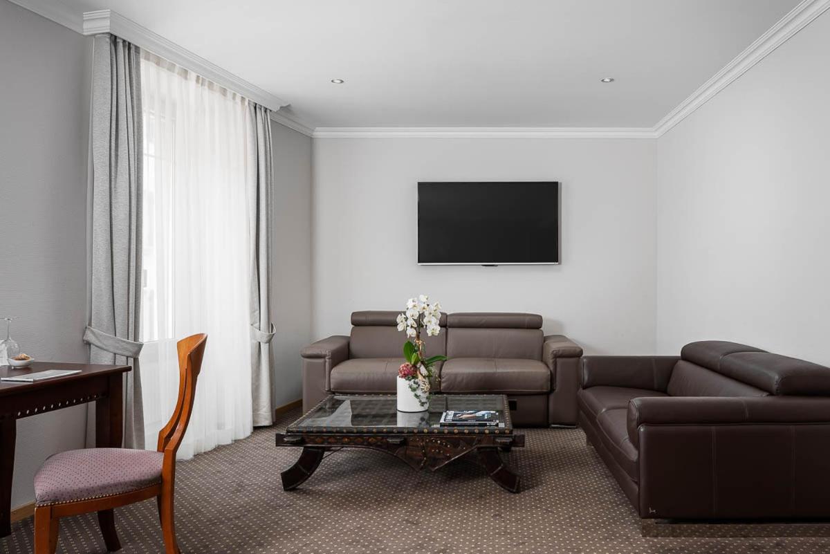 Family Room photo 3