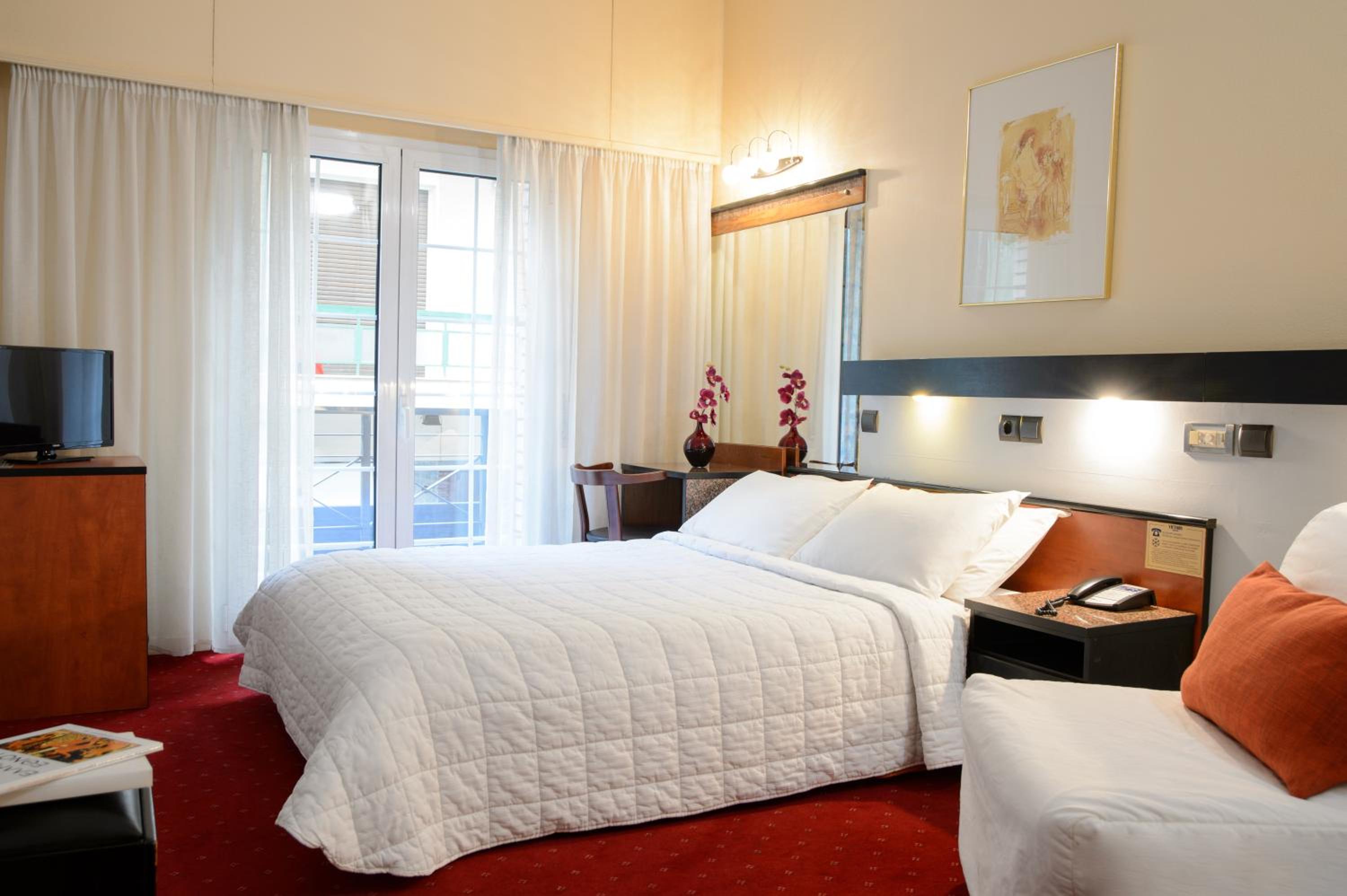 Triple Room with Small Balcony photo 2