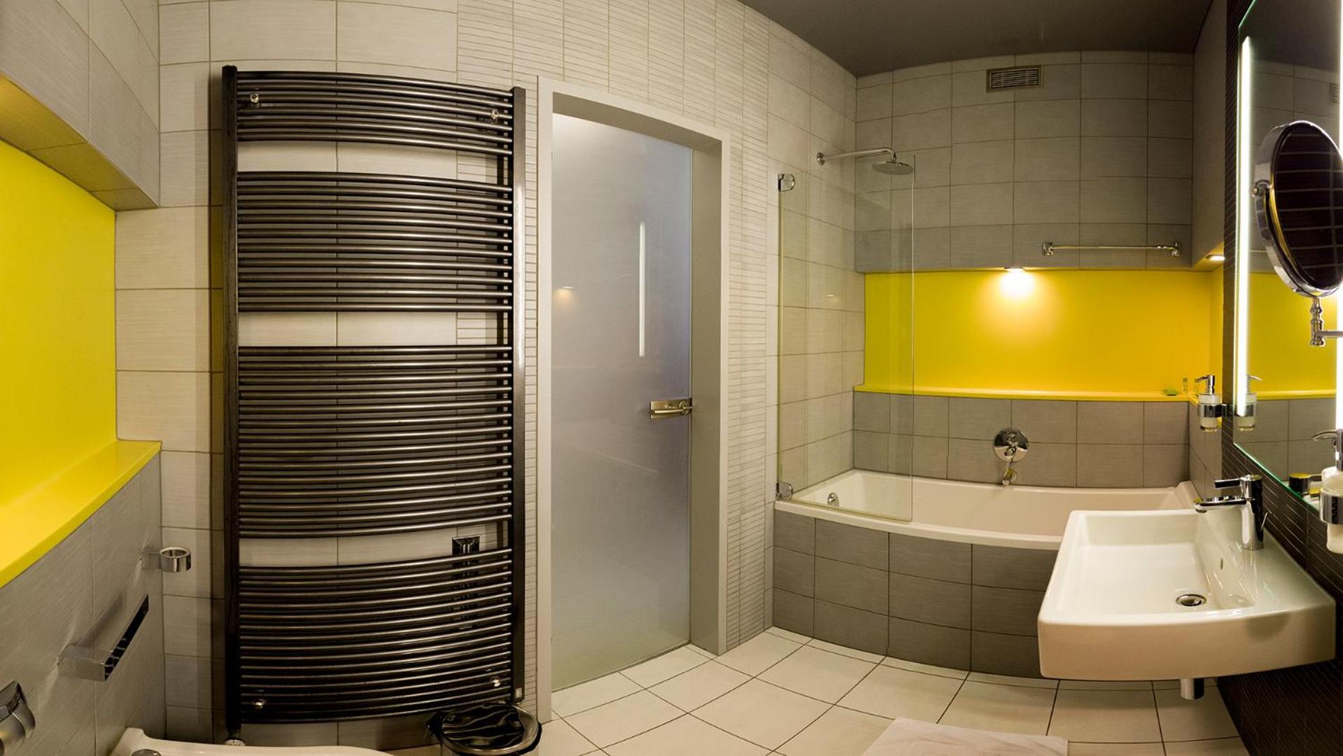 Standard Double Room - Photo 11