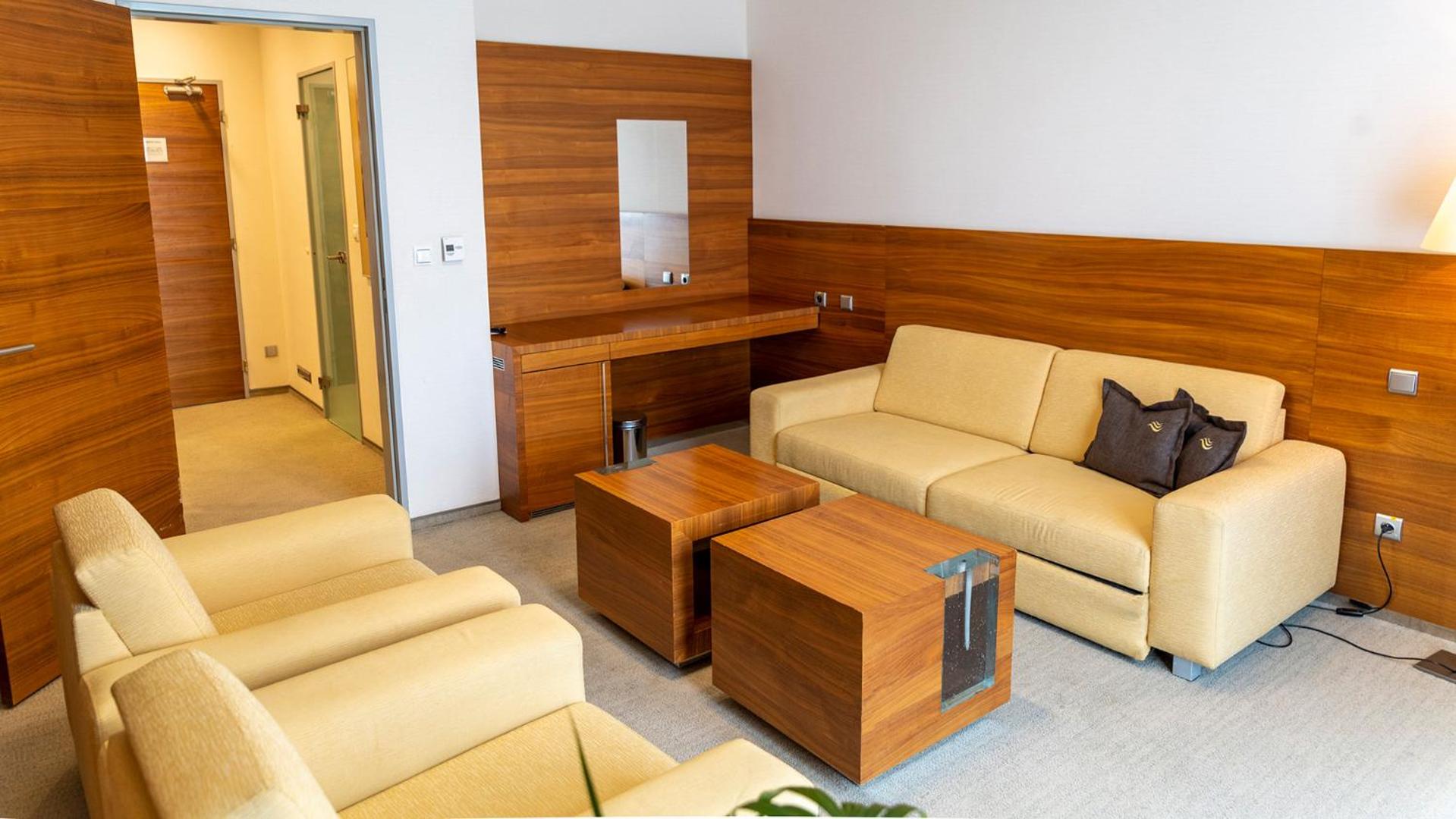  Deluxe Suite with Balcony (2 Adults + 2 Children) - Photo 7