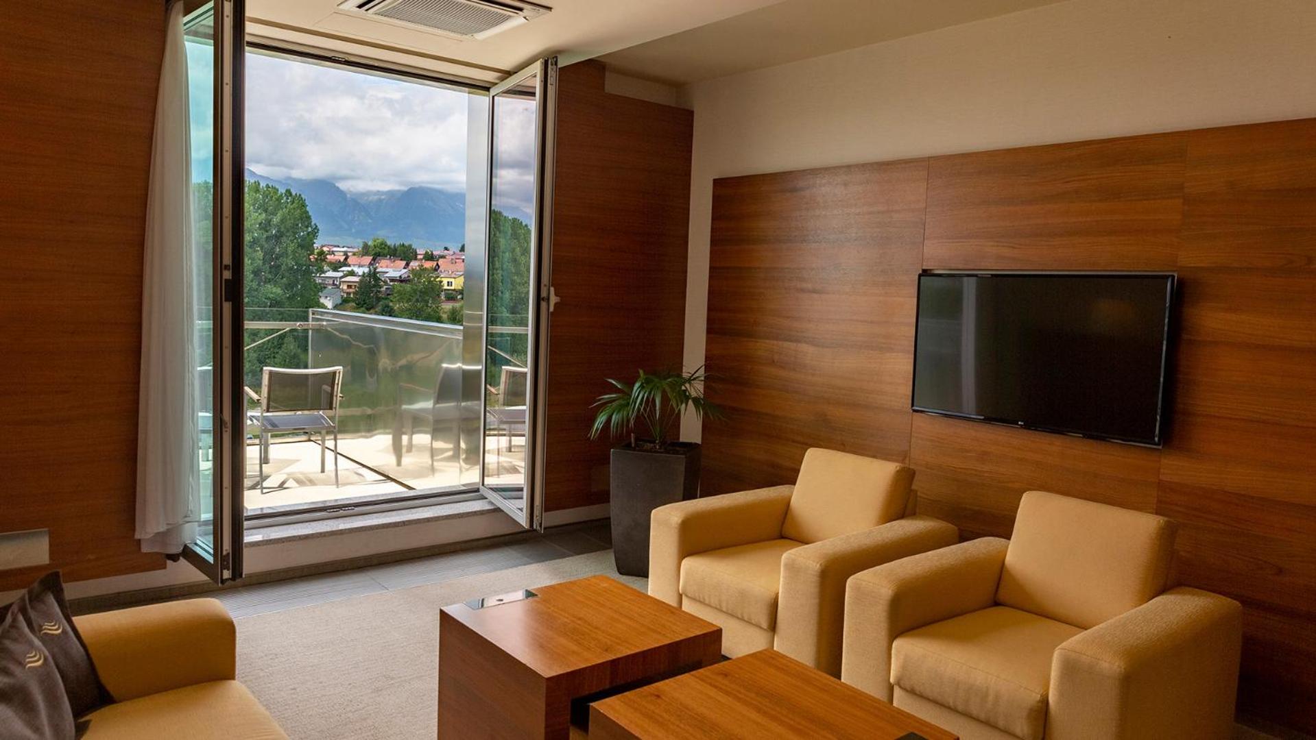  Deluxe Suite with Balcony (2 Adults + 2 Children) - Photo 9