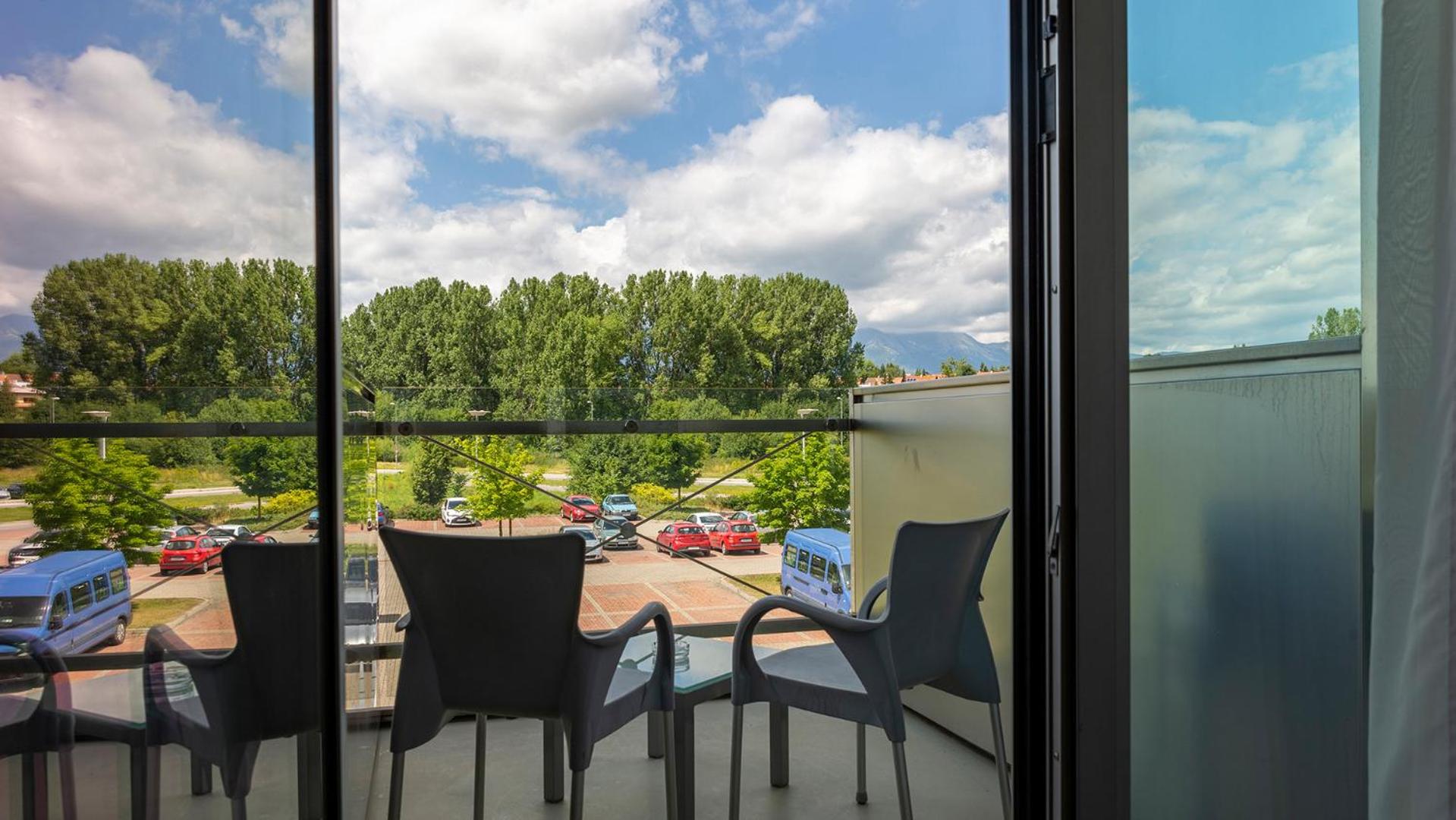  Deluxe Suite with Balcony (2 Adults + 2 Children) - Photo 2