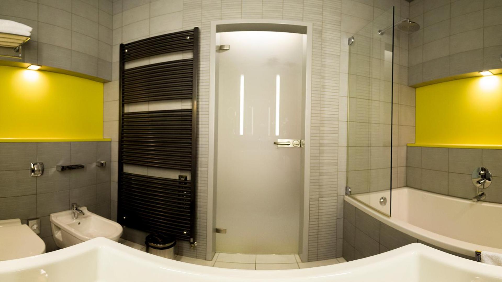  Deluxe Suite with Balcony (2 Adults + 2 Children) - Photo 3