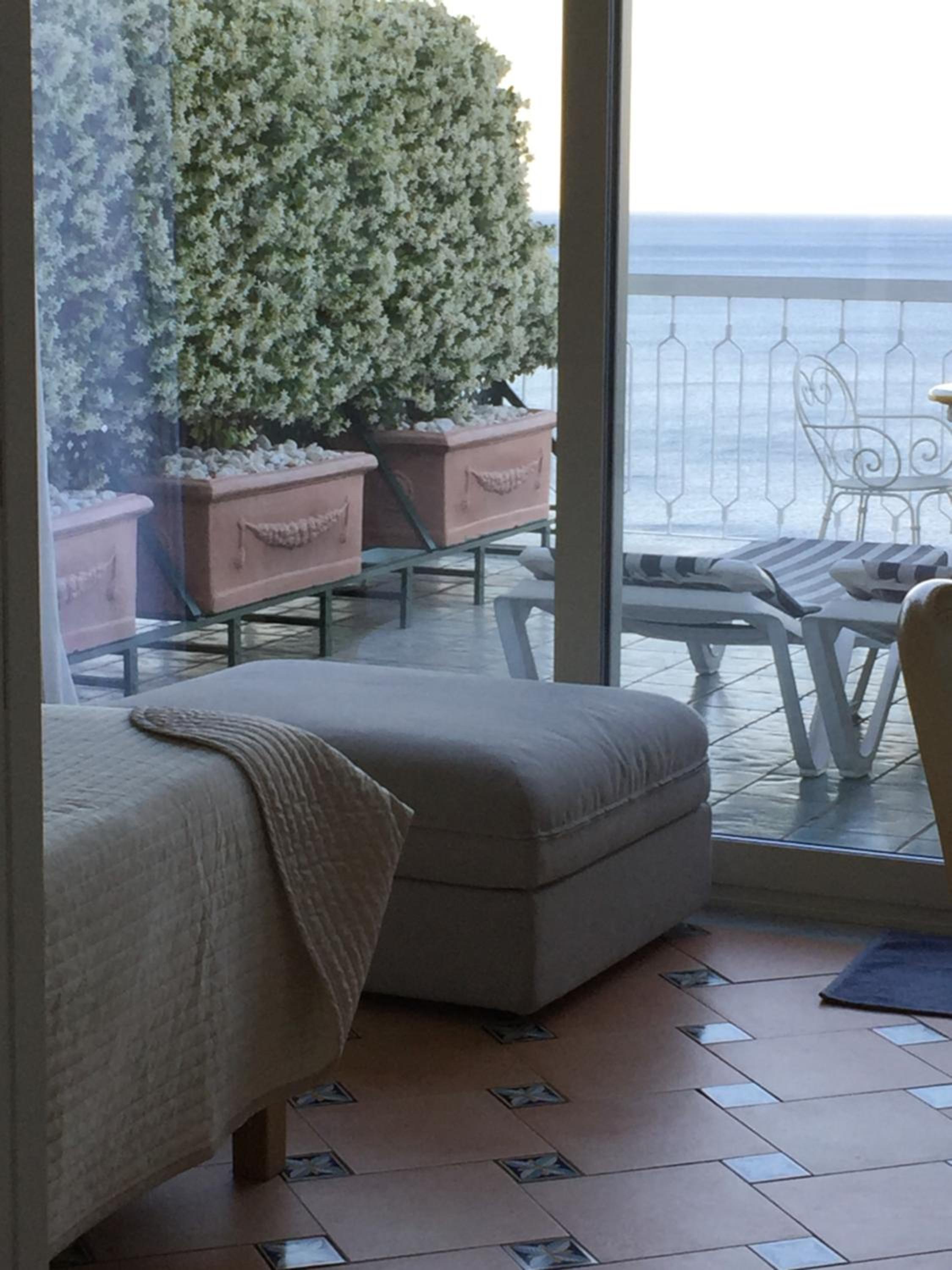 Junior Suite with Sea View (2 Adults) - Photo 17